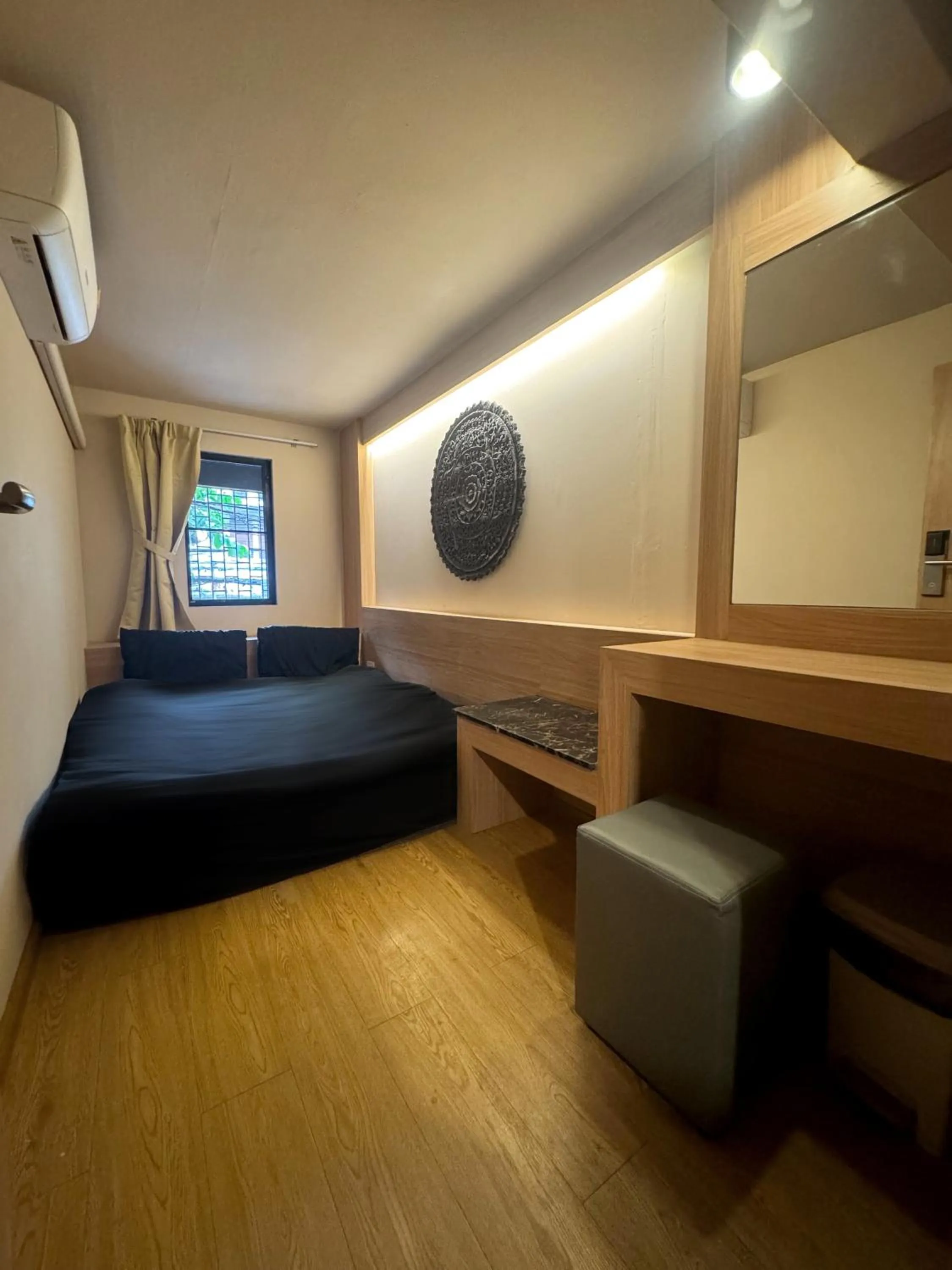 Double Room with Shared Toilet in Mind Day Hostel Khaosan