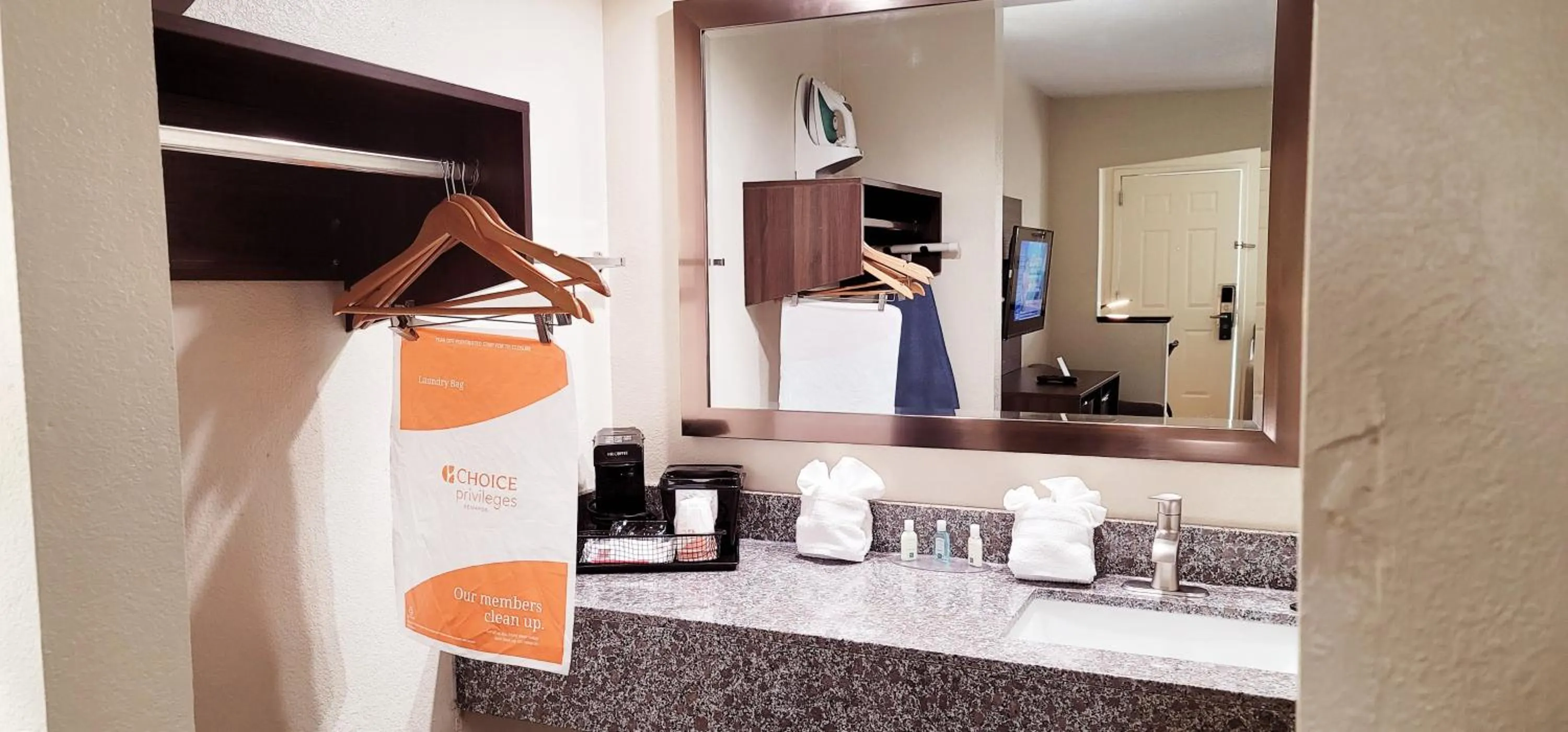 Standard Room J in Quality Inn Port Wentworth Savannah North