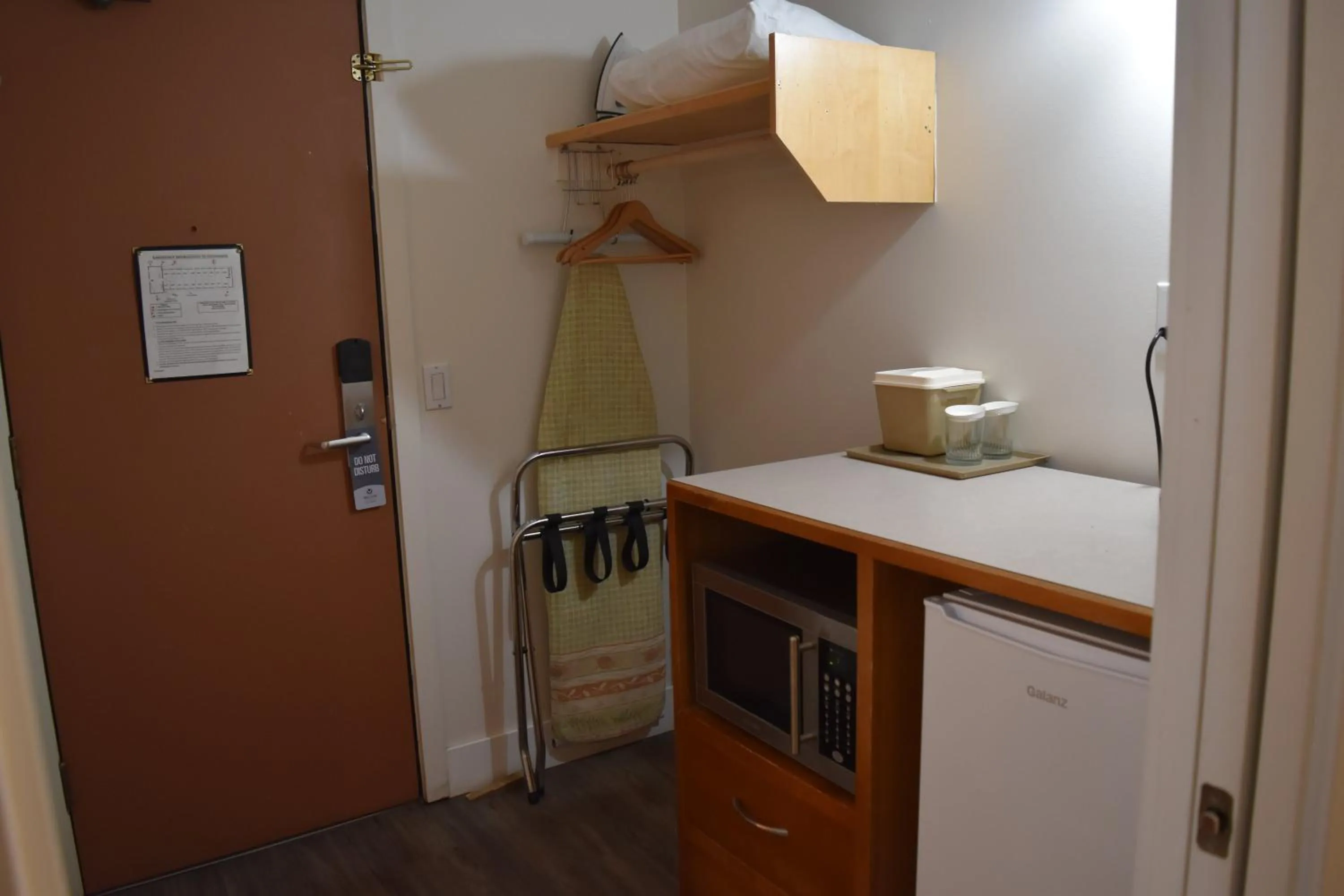 Queen Room in Canadas Best Value Inn & Suites-Castlegar