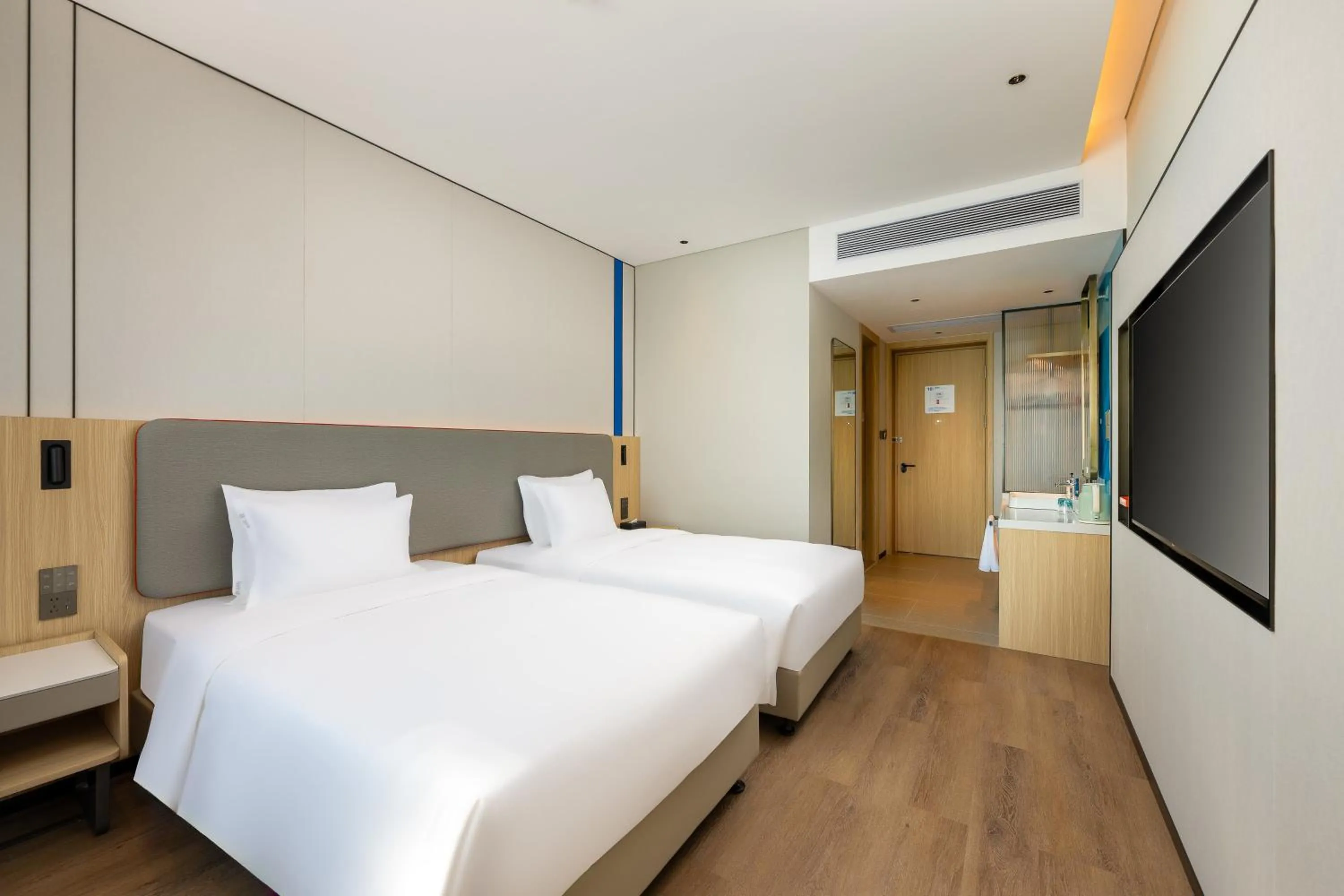 Standard Room in Holiday Inn Express Zhanjiang Coast by IHG