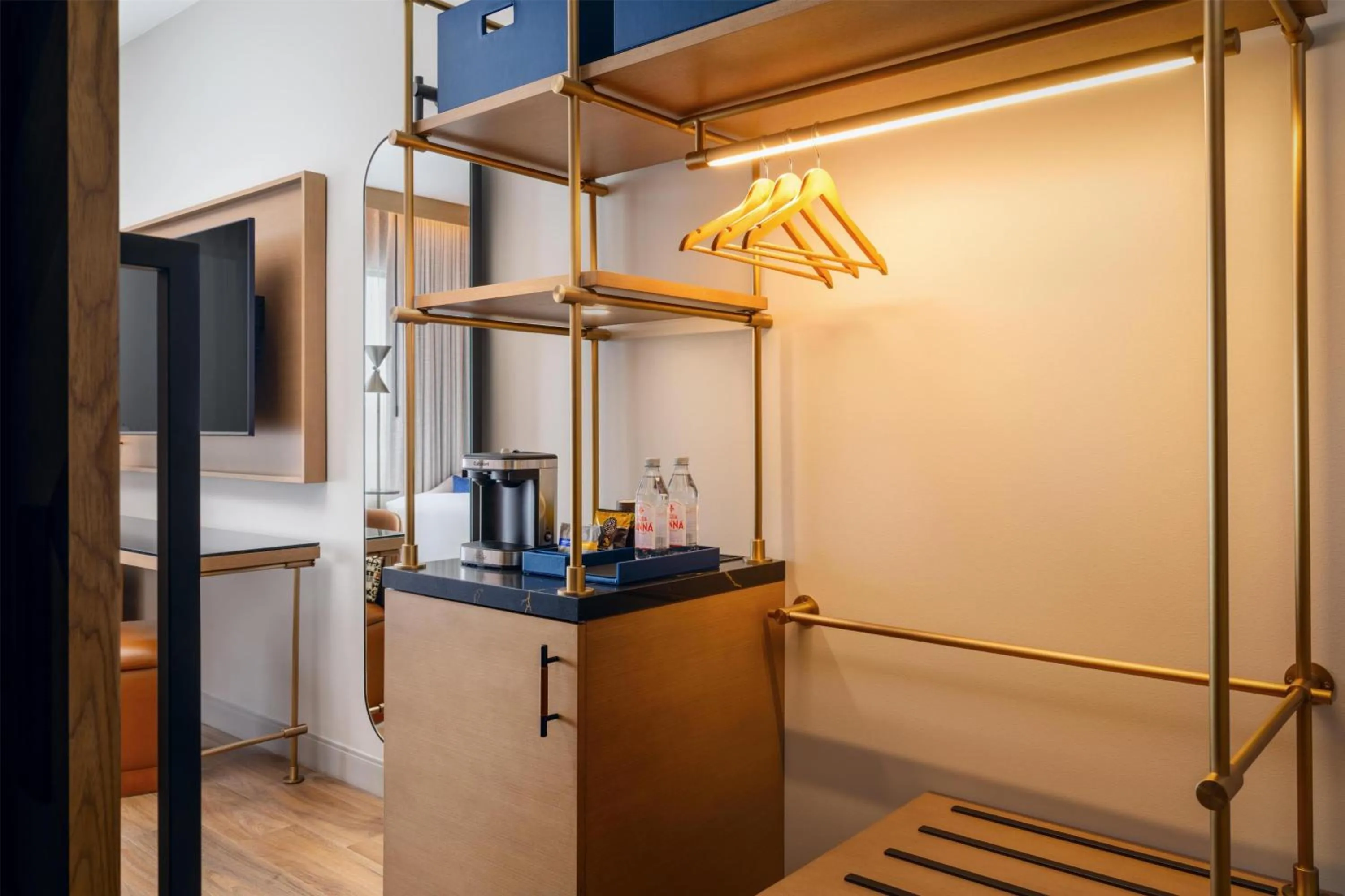 King Room with Bath Tub - Mobility Access in The Nobleman Fort Worth, Tapestry Collection By Hilton