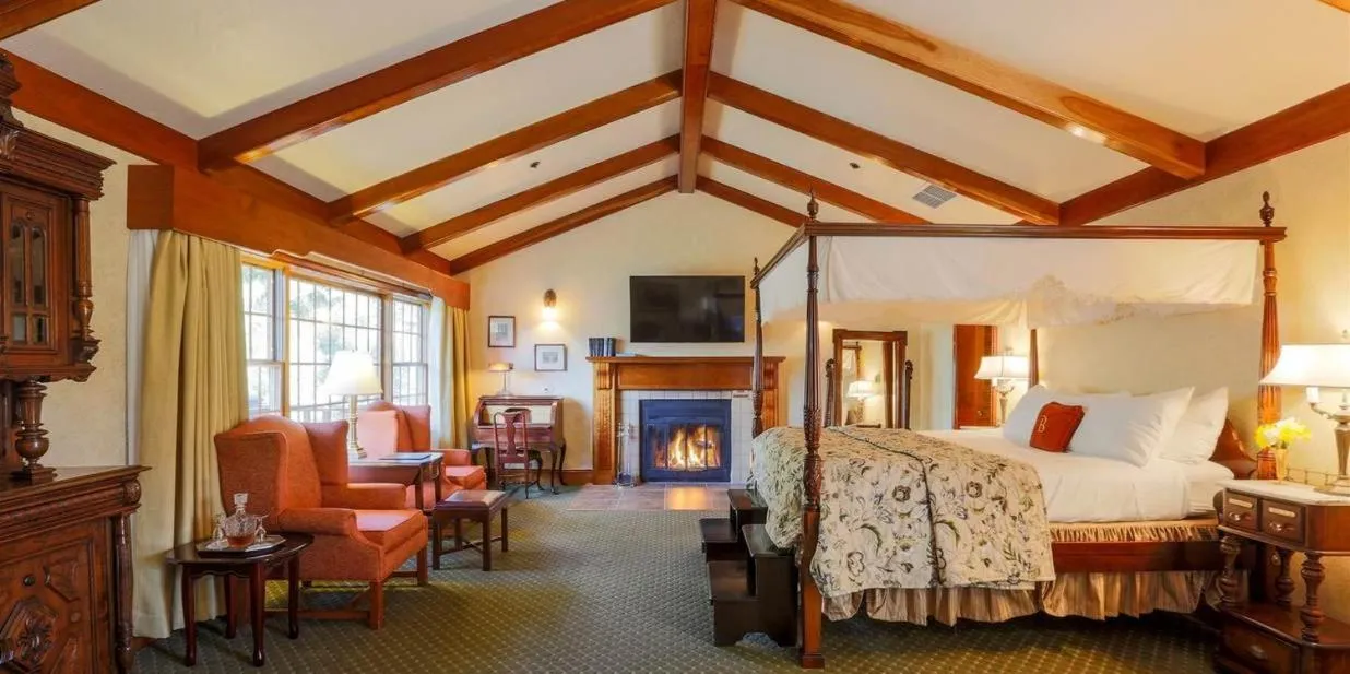 King Room with Garden View in Benbow Historic Inn