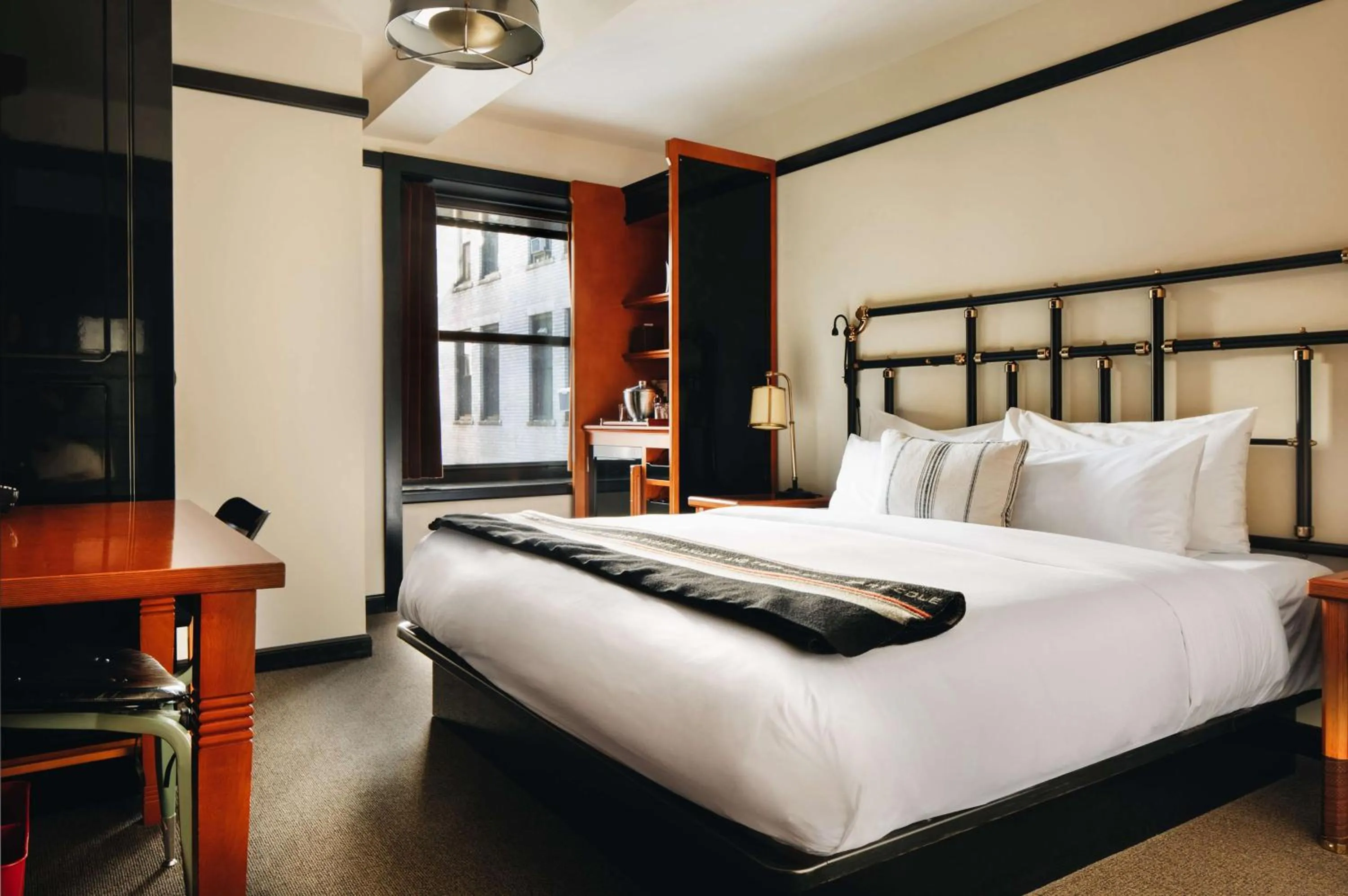 King Room with Accessible Shower - Disability Access in Chicago Athletic Association, part of Hyatt