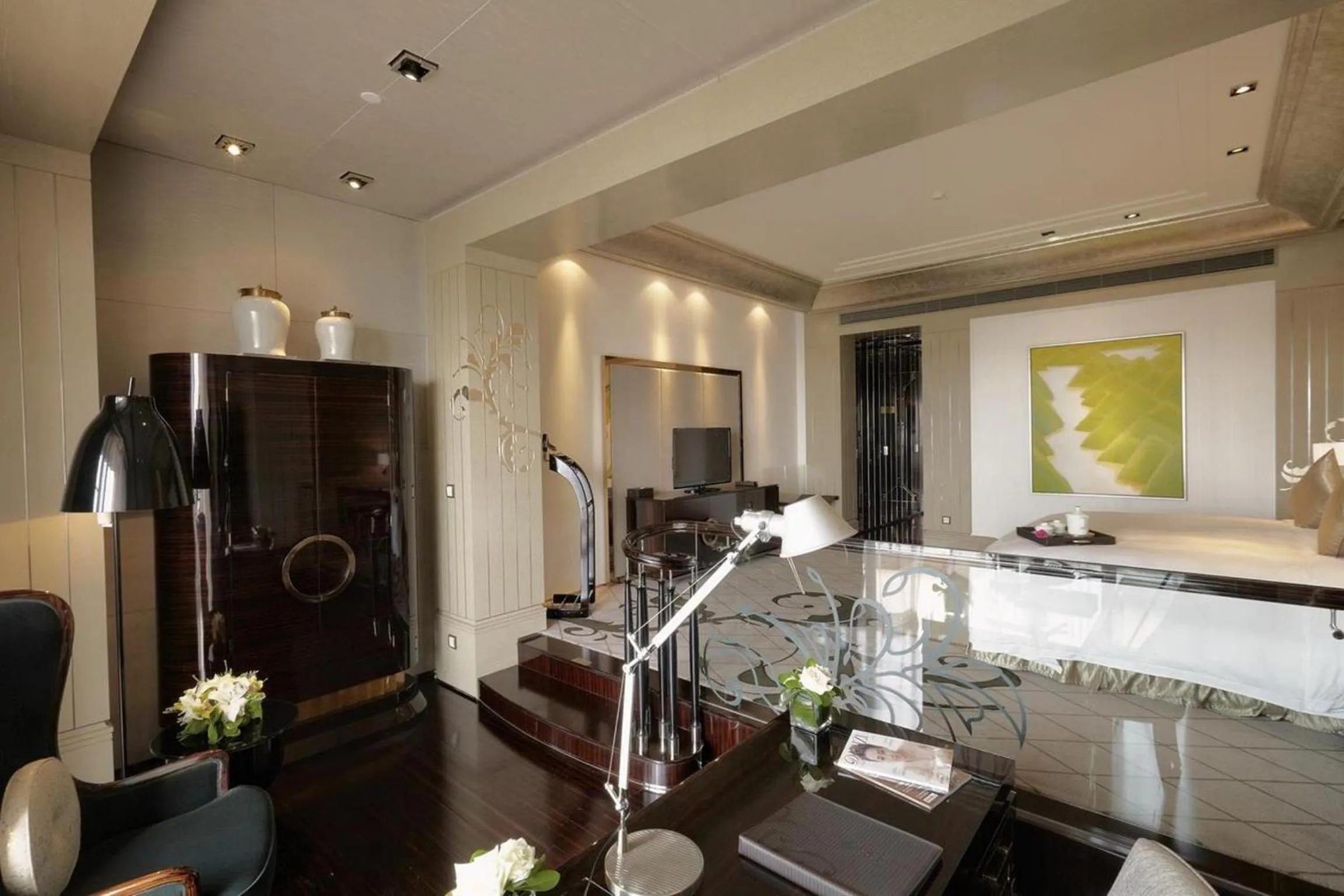 Chateau Premier King Room in Chateau Star River Shanghai Minhang