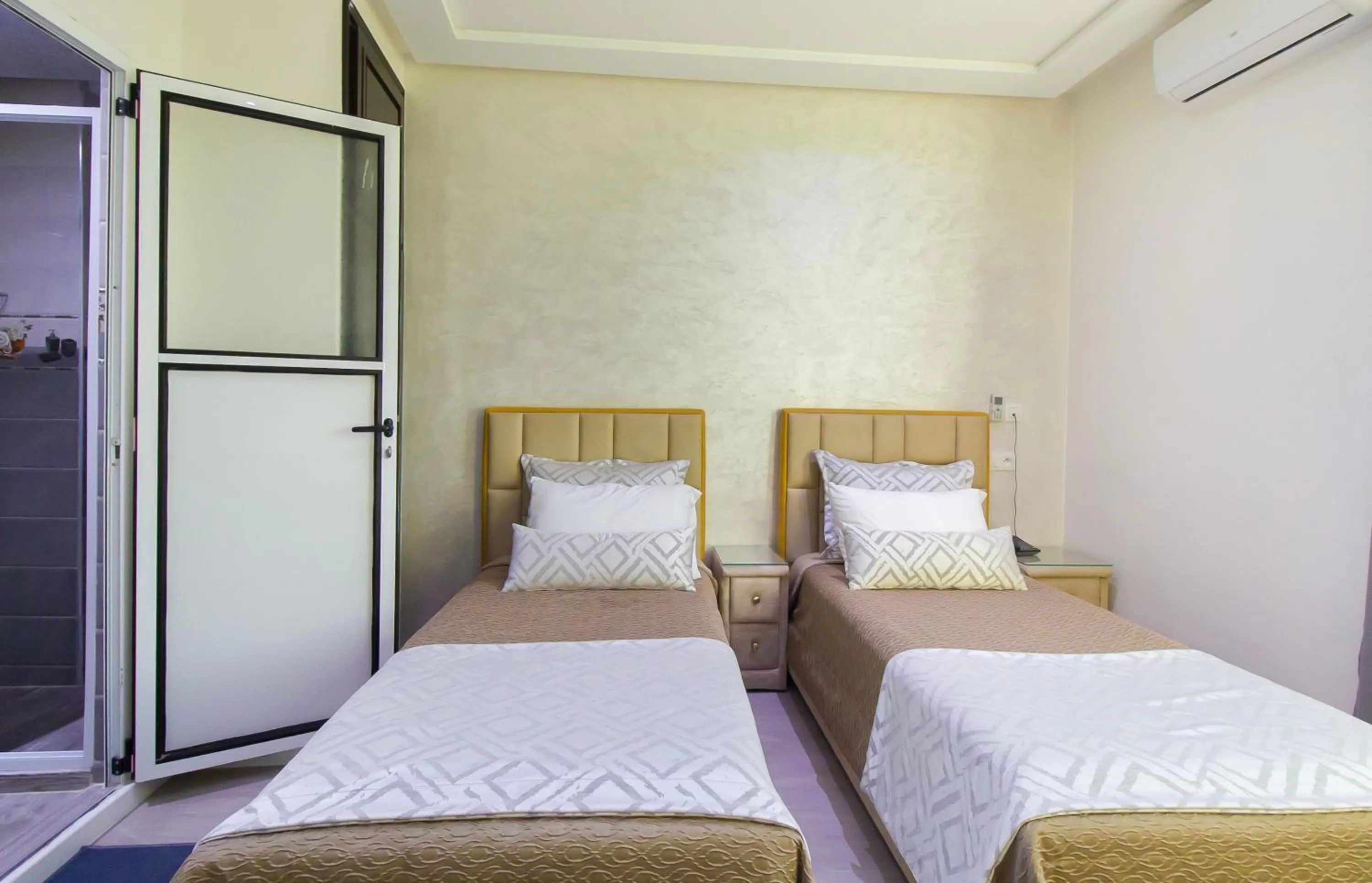 Standard Twin Room in Mamora Bay