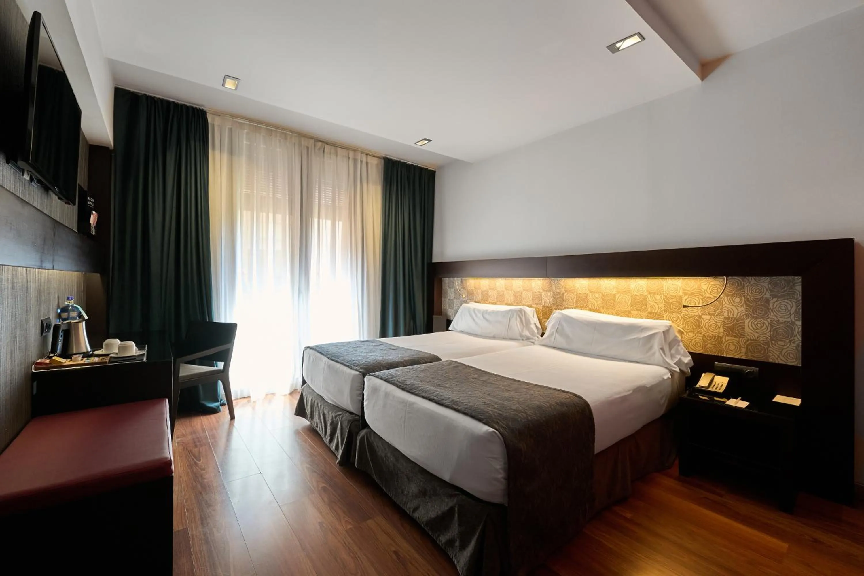 Double or Twin Room with Balcony in Catalonia Port