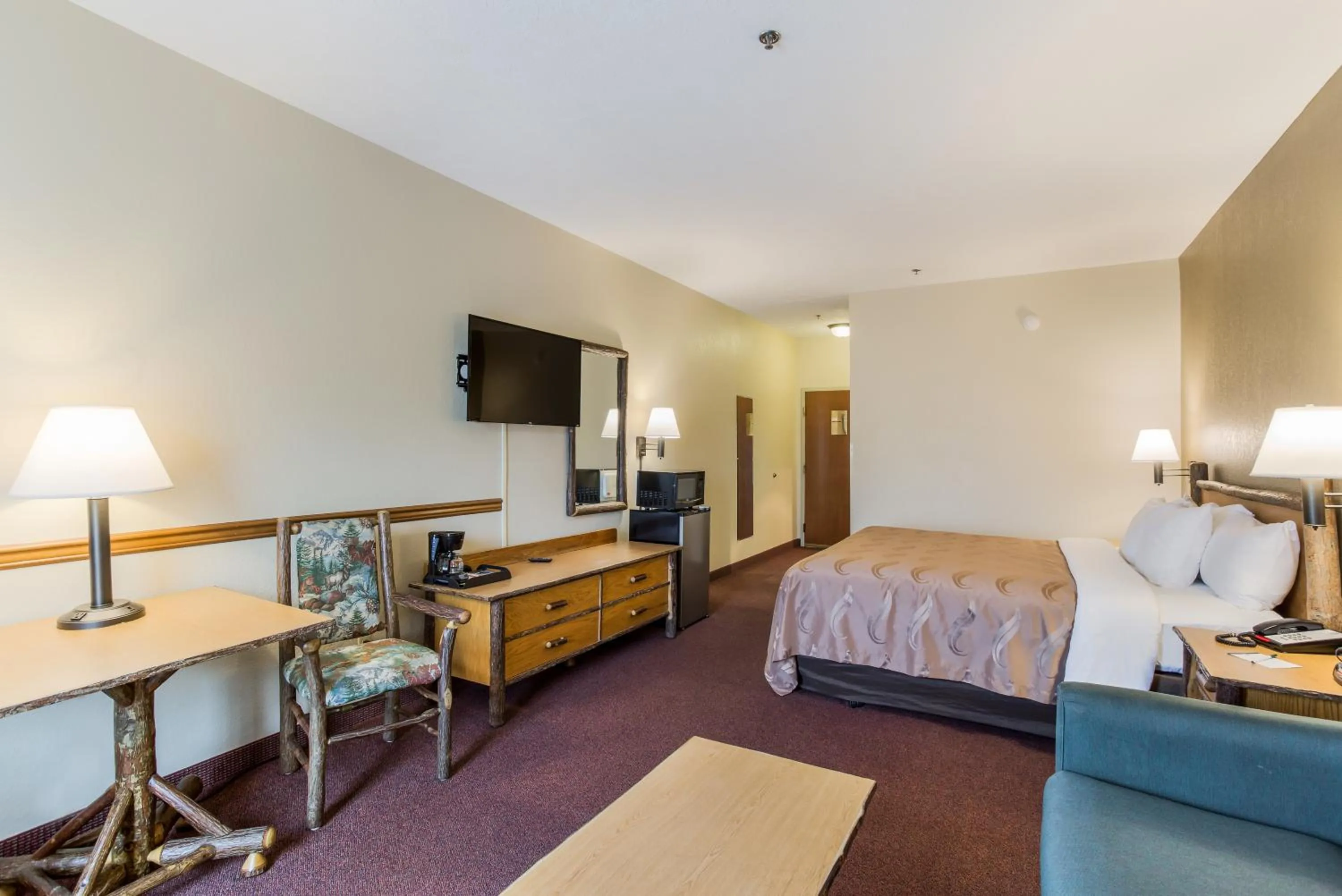 Queen Room - Accessible/Non-Smoking in Quality Inn & Suites Big Stone Gap