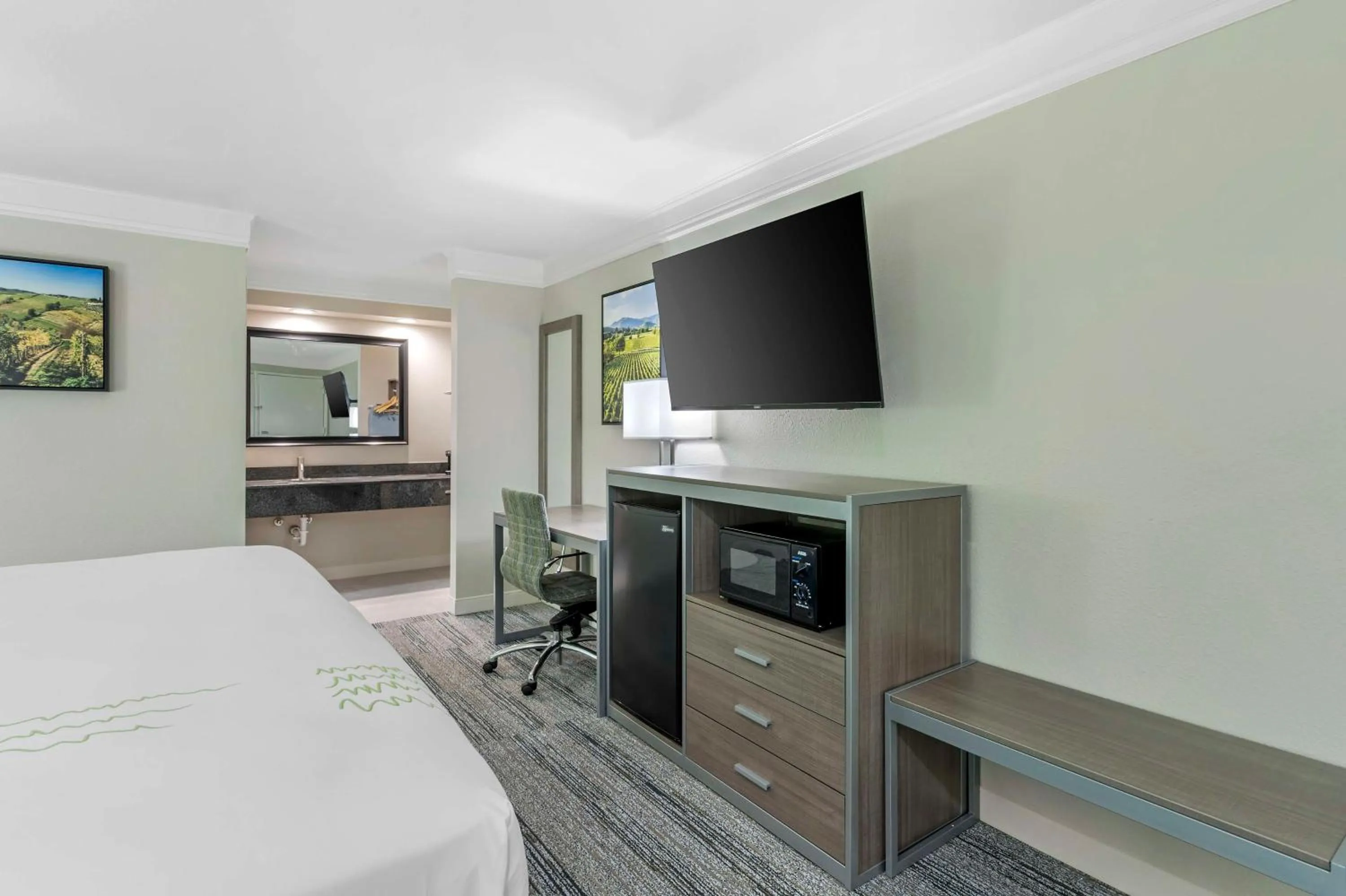 Queen Room in Best Western Cordelia Inn