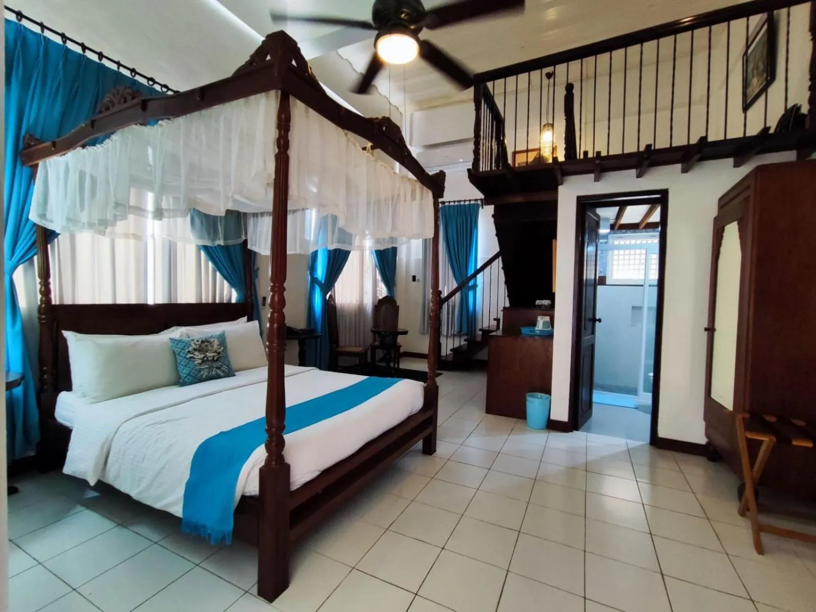 Triple Room with Garden View in Paradores Del Castillo