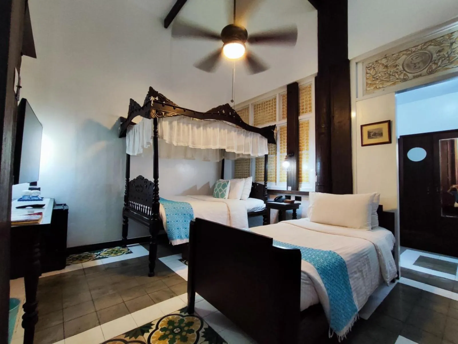 Superior Deluxe with Queen and Single Bed in Paradores Del Castillo