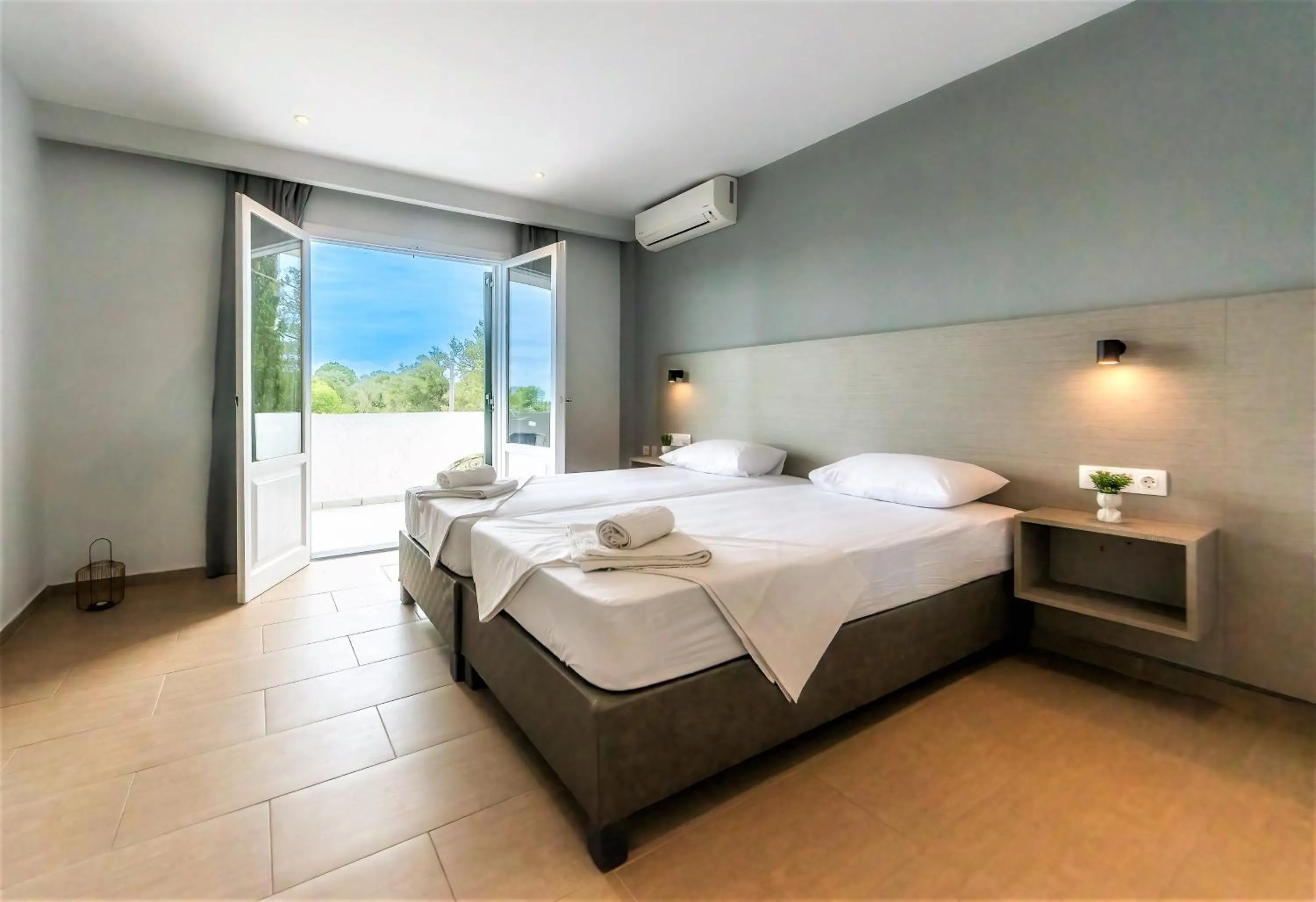 Quadruple Room with Balcony in Nikos Villas
