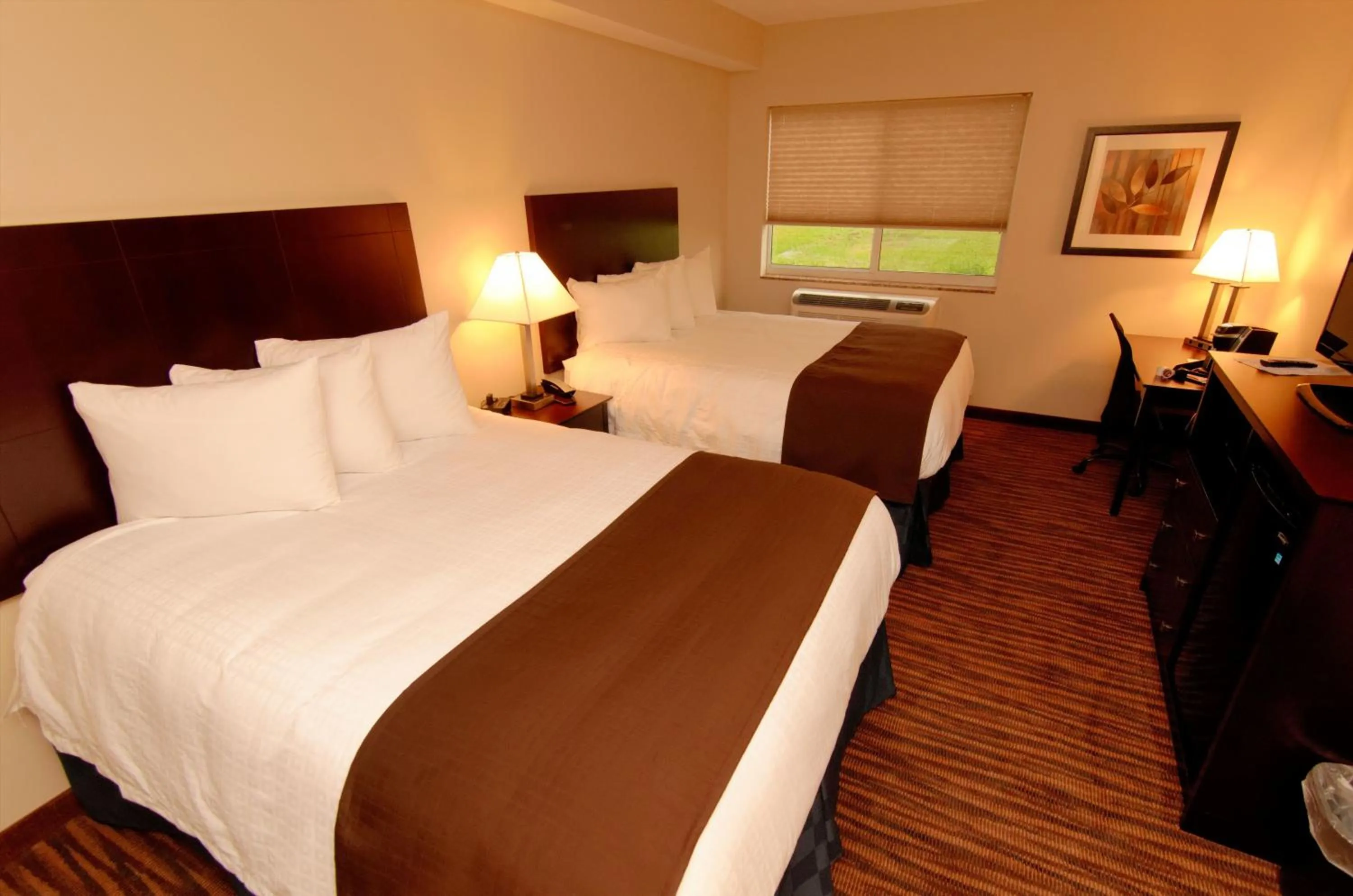 Standard Queen Room in Cobblestone Inn & Suites - Denison | Oak Ridge