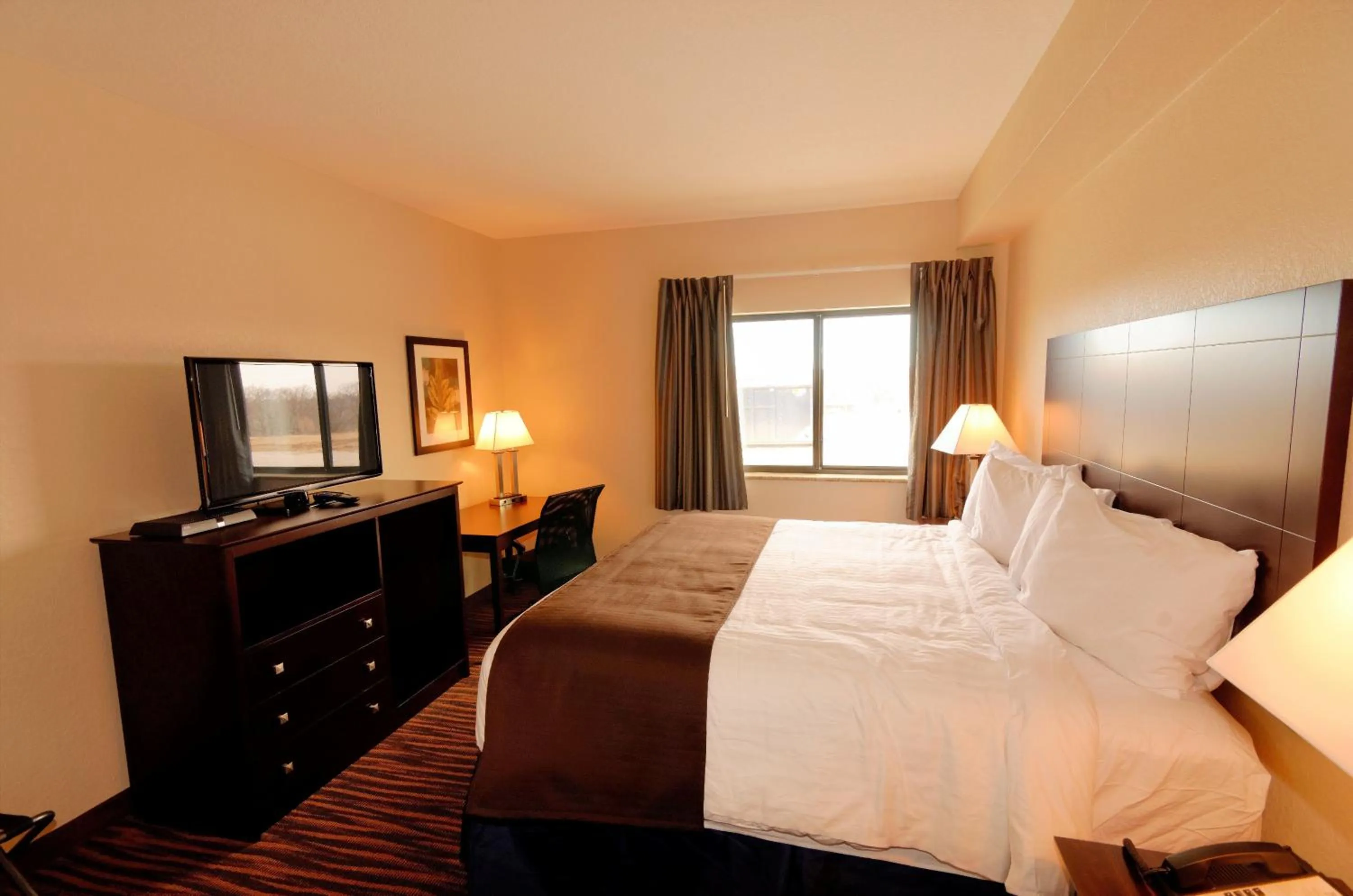 Suite with Spa Bath in Cobblestone Inn & Suites - Denison | Oak Ridge