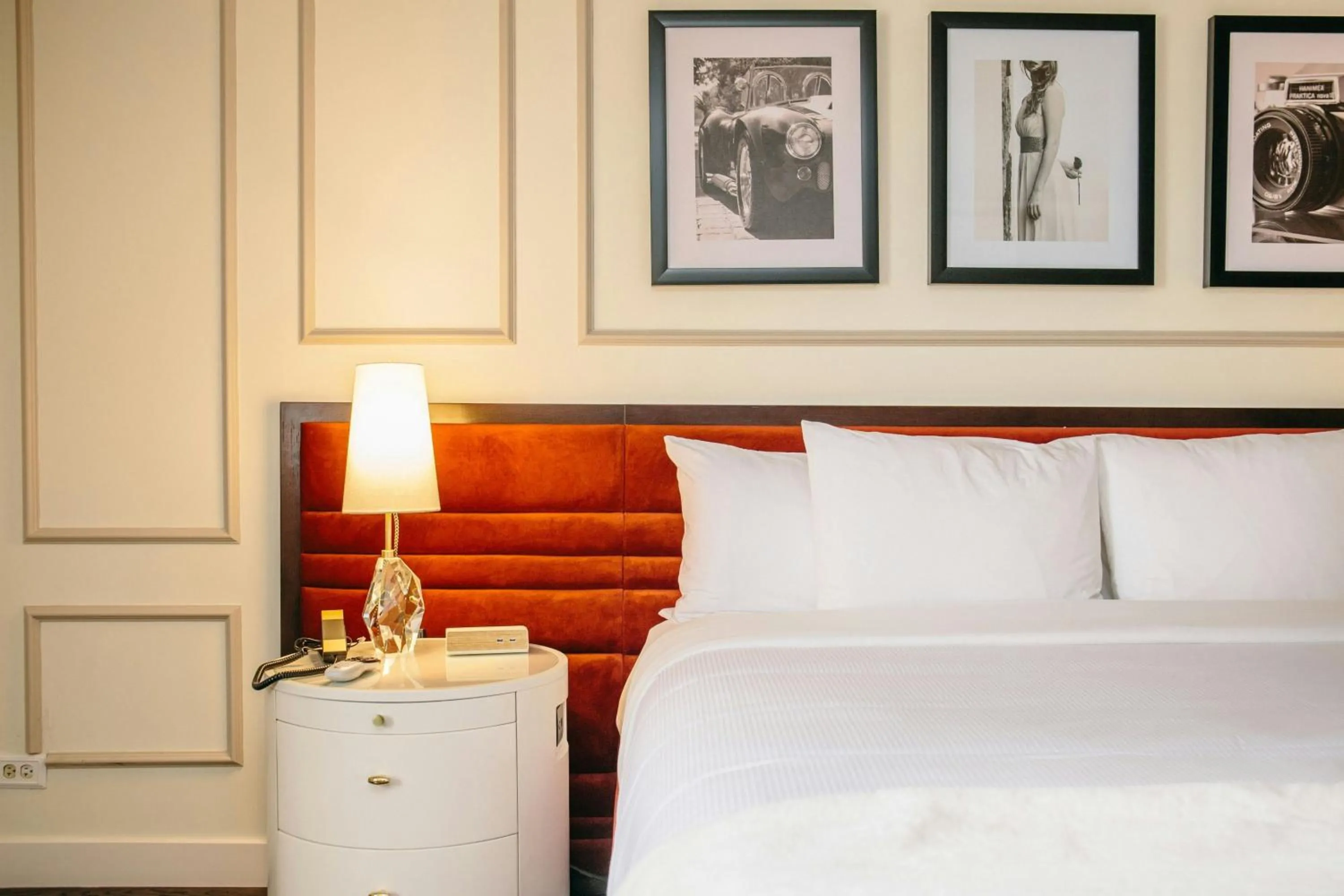 Standard Double Room with Two Double Beds in The Drake Oak Brook, Autograph Collection