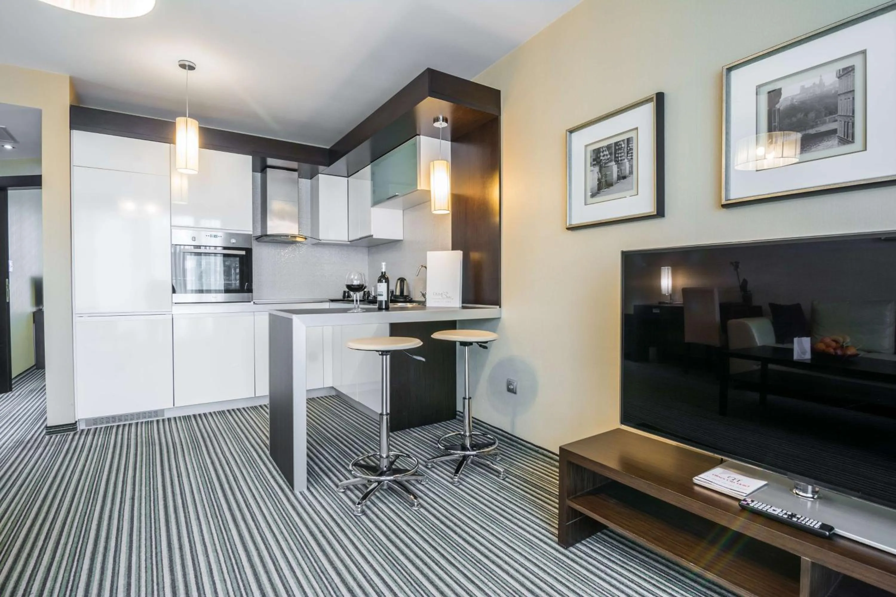 Two-Bedroom Apartment with Two King Beds - Non-Smoking in Best Western Plus Olives City Hotel - Free Pool & Parking