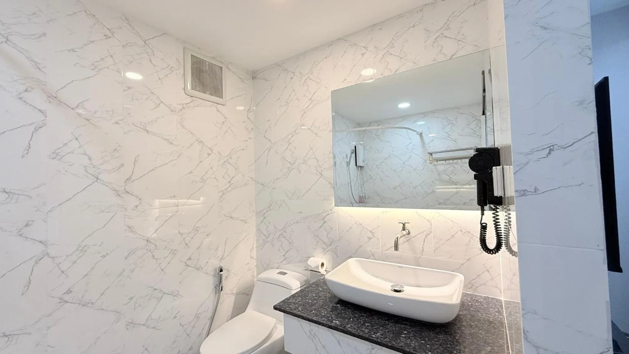 Superior Double Room in Issara House Bangkok