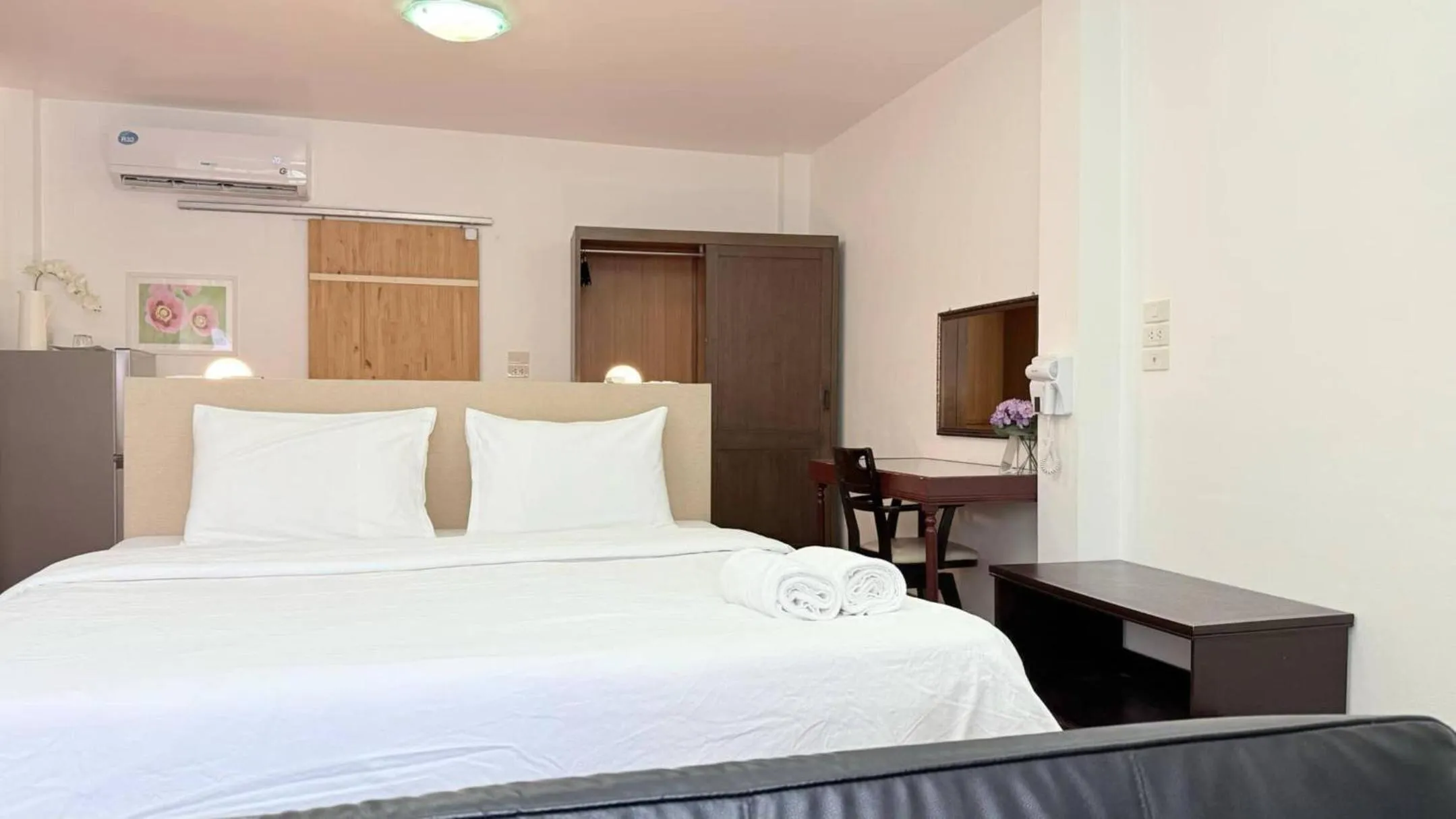 Deluxe King Room in Issara House Bangkok