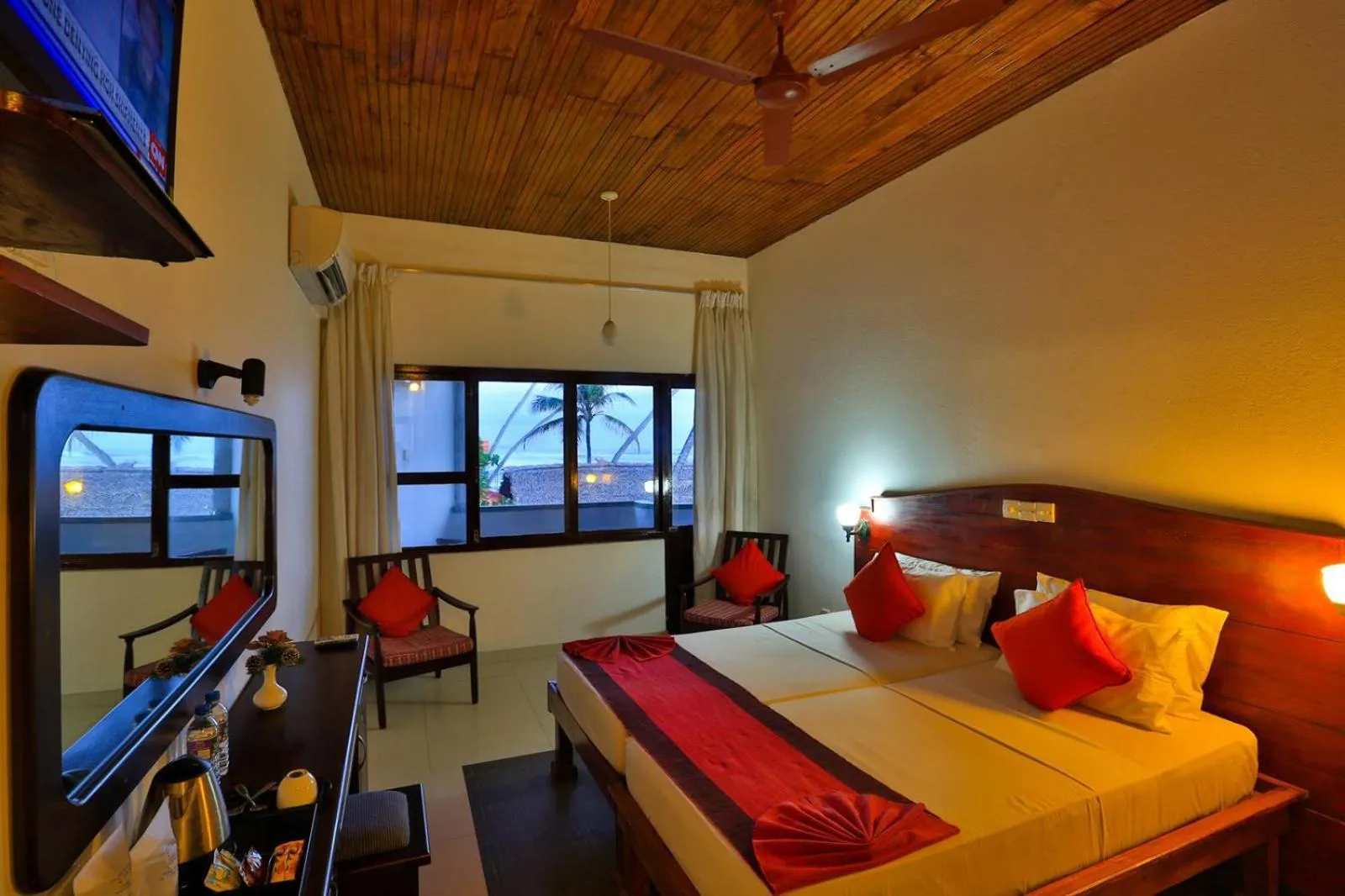 Double Room with Pool View in Hotel Lanka Super Corals