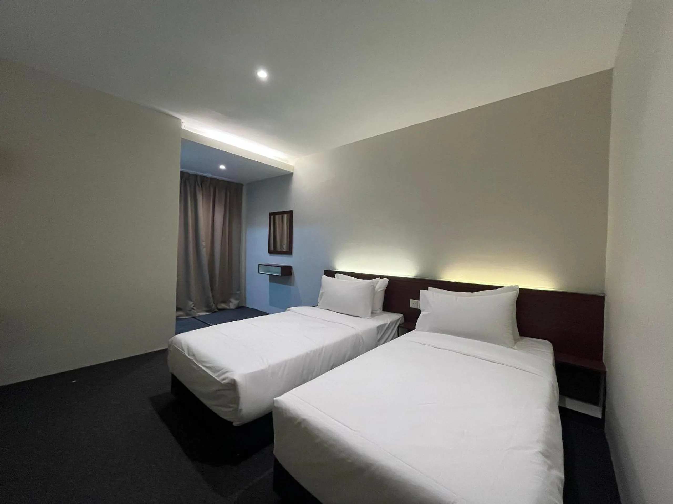 Deluxe Twin Room in Swing and Pillows - Malacca Mahkota Parade