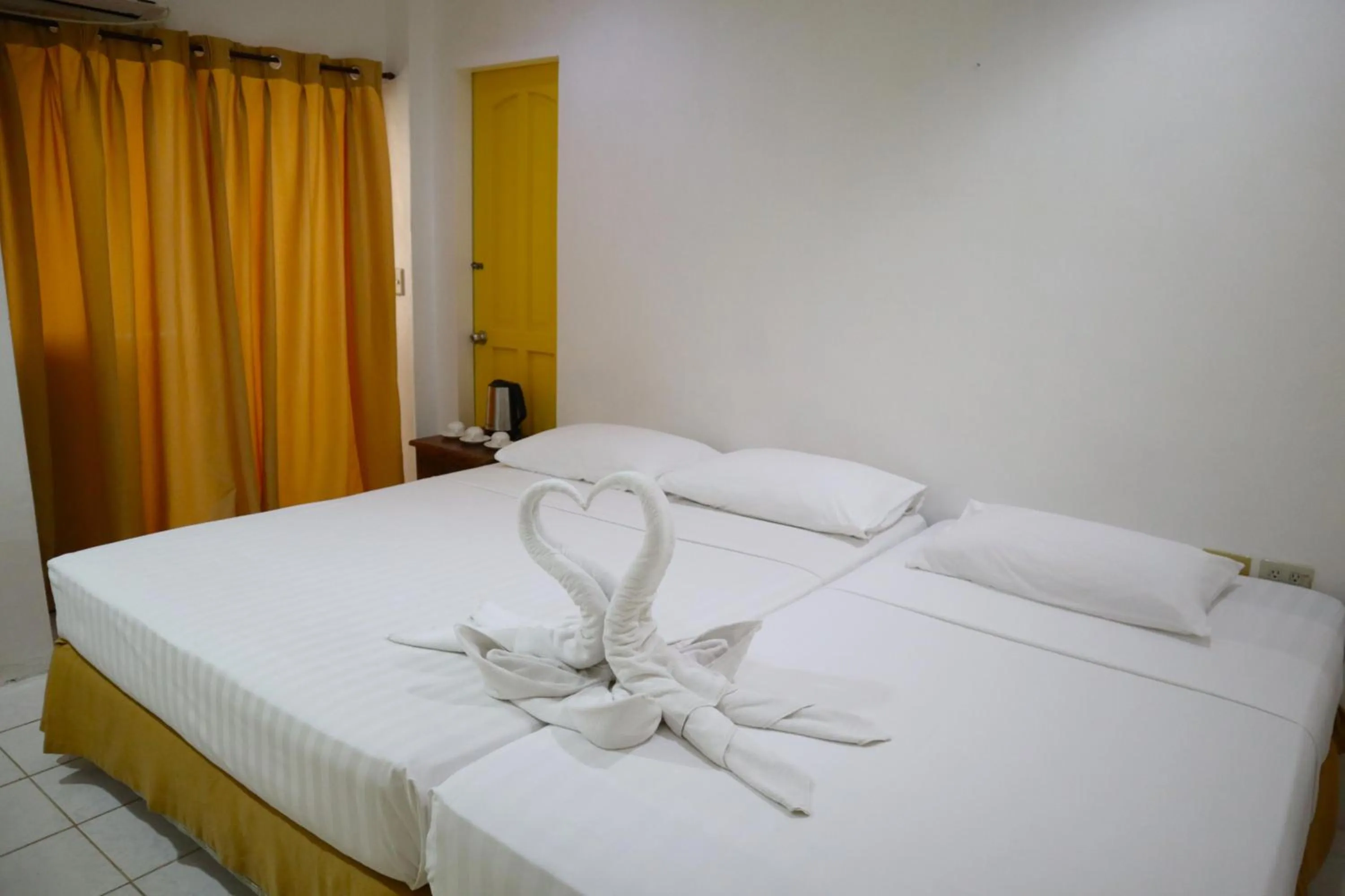 Deluxe Twin Room in Island Inn