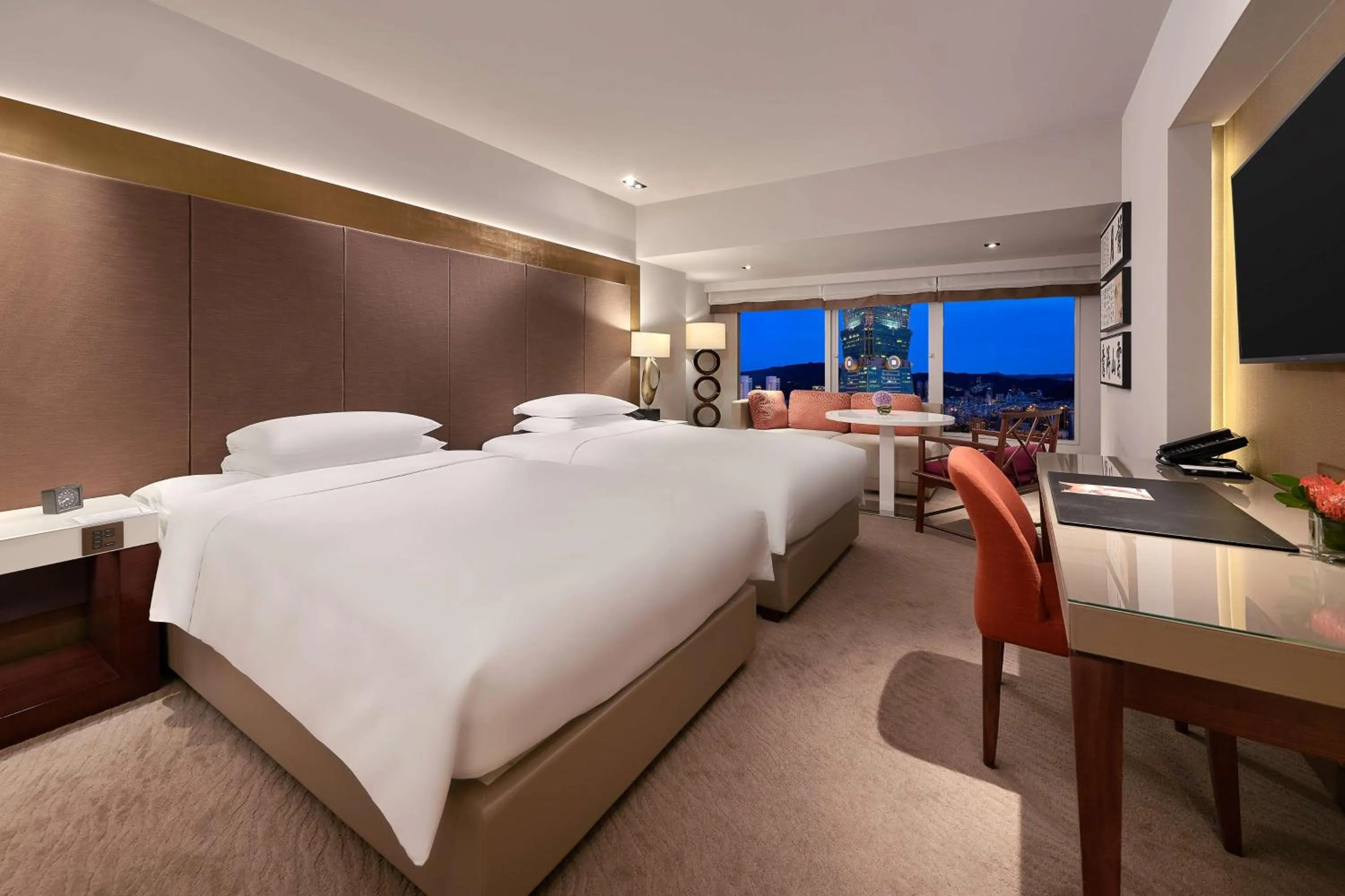 Twin Room with 101 View - Club Access in Grand Hyatt Taipei