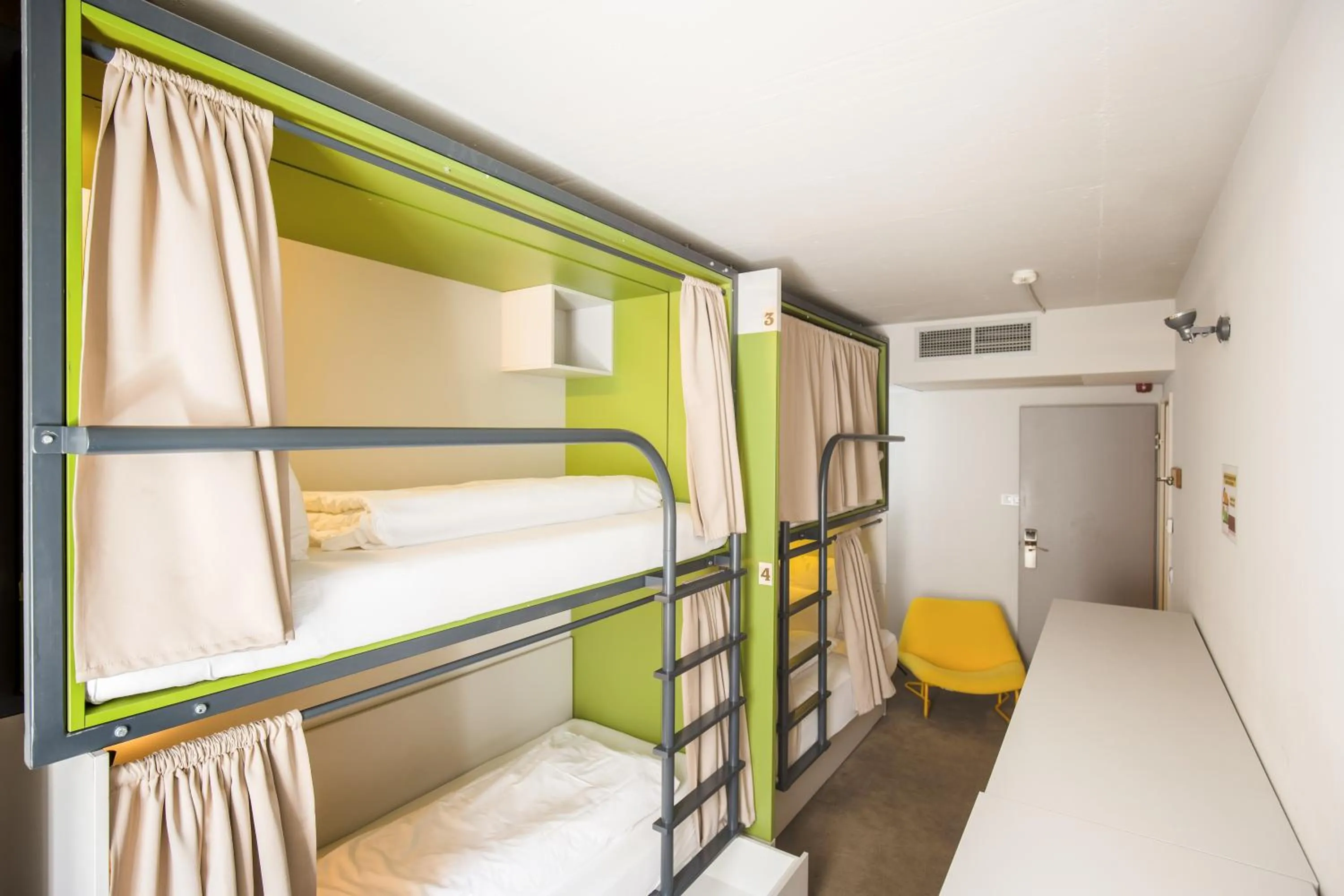 Bed in 4-Bed Mixed Dormitory Room in Maverick Central Market