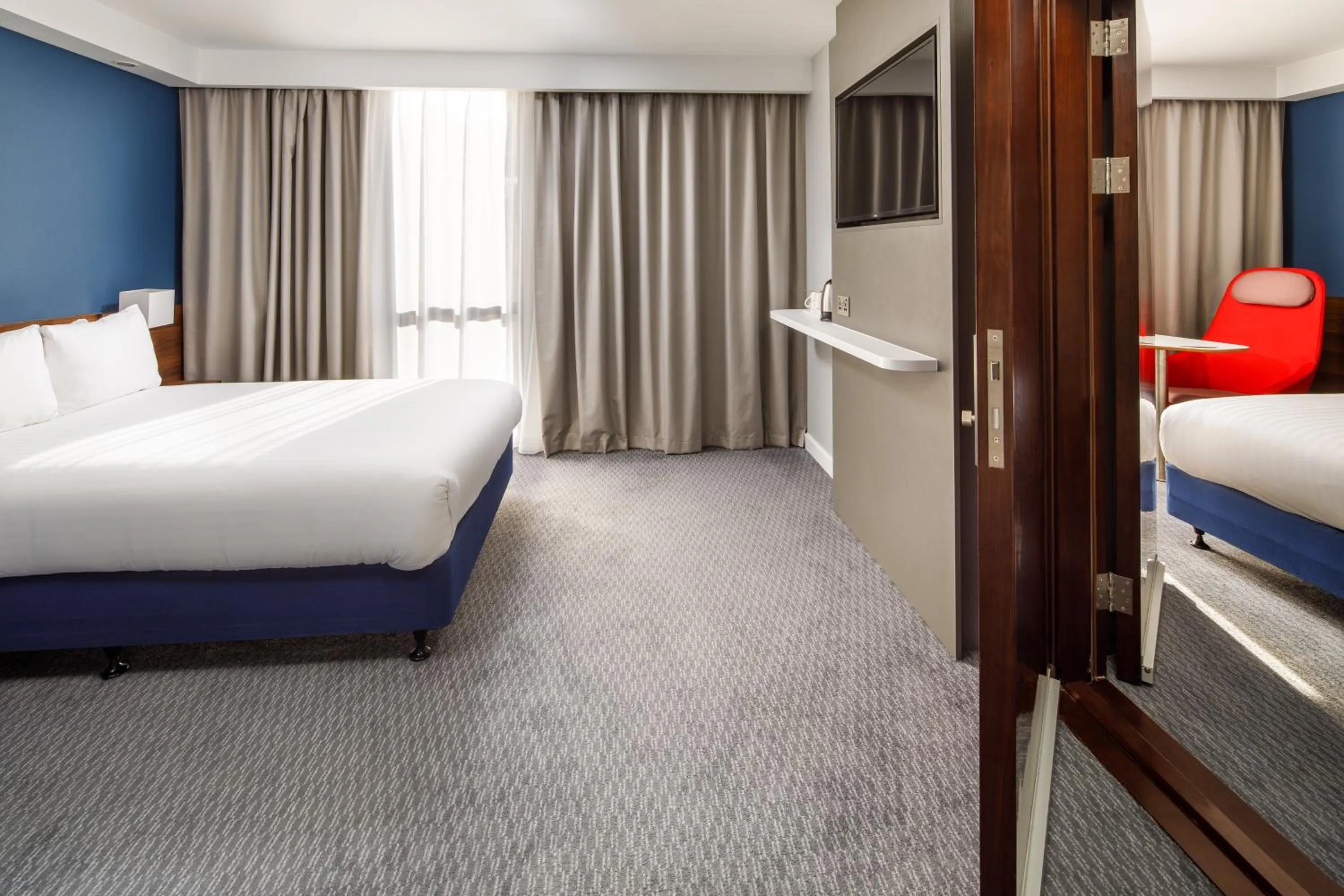 Double Room with Free Hot Breakfast - Accessible in Holiday Inn Express London - ExCel by IHG