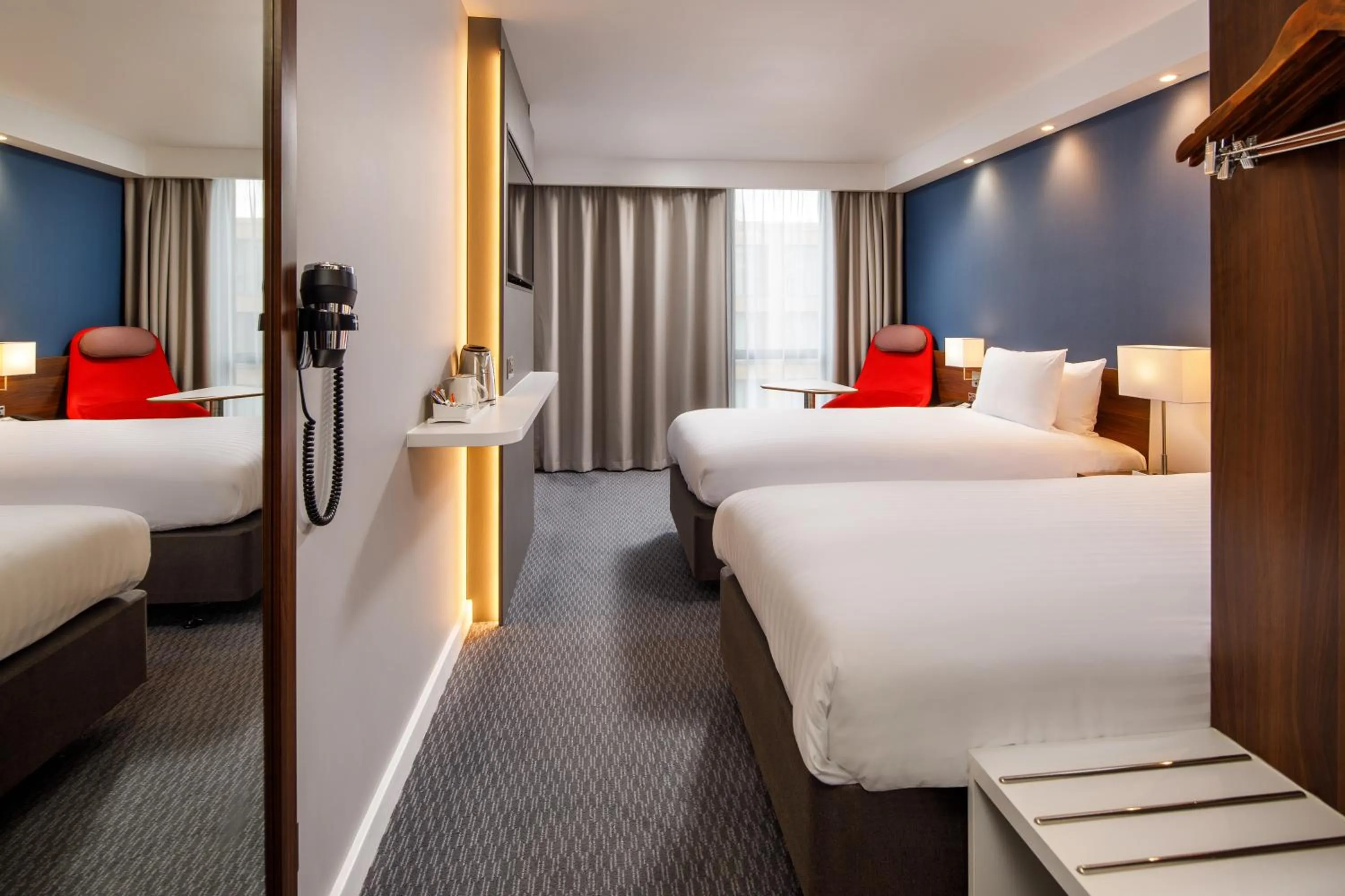 Standard Twin Room with Free Hot Breakfast in Holiday Inn Express London - ExCel by IHG