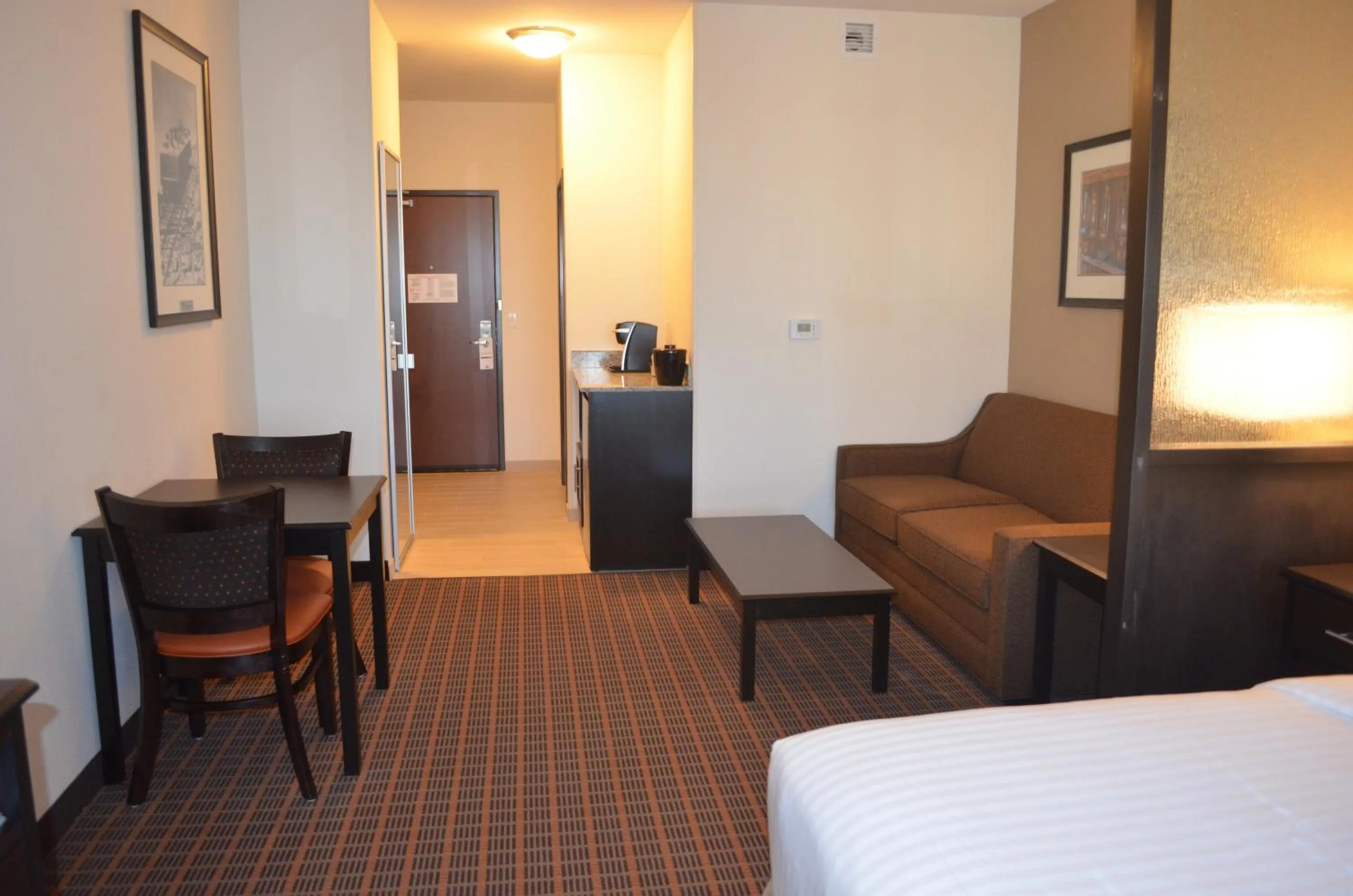 Queen Suite with Two Queen Beds and Additional Living Area in Holiday Inn Express & Suites Golden by IHG