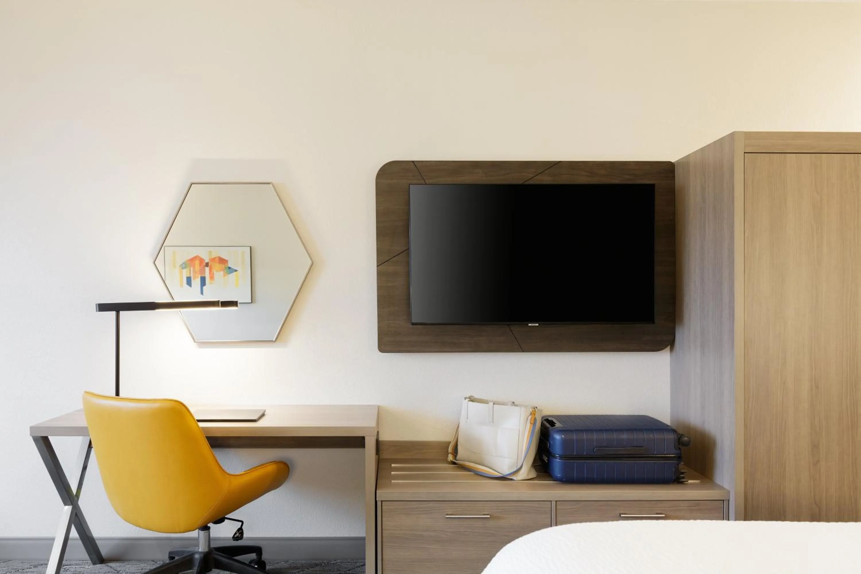 Standard King Room - Communications Accessible in Holiday Inn Express & Suites Morrow – Atlanta South by IHG