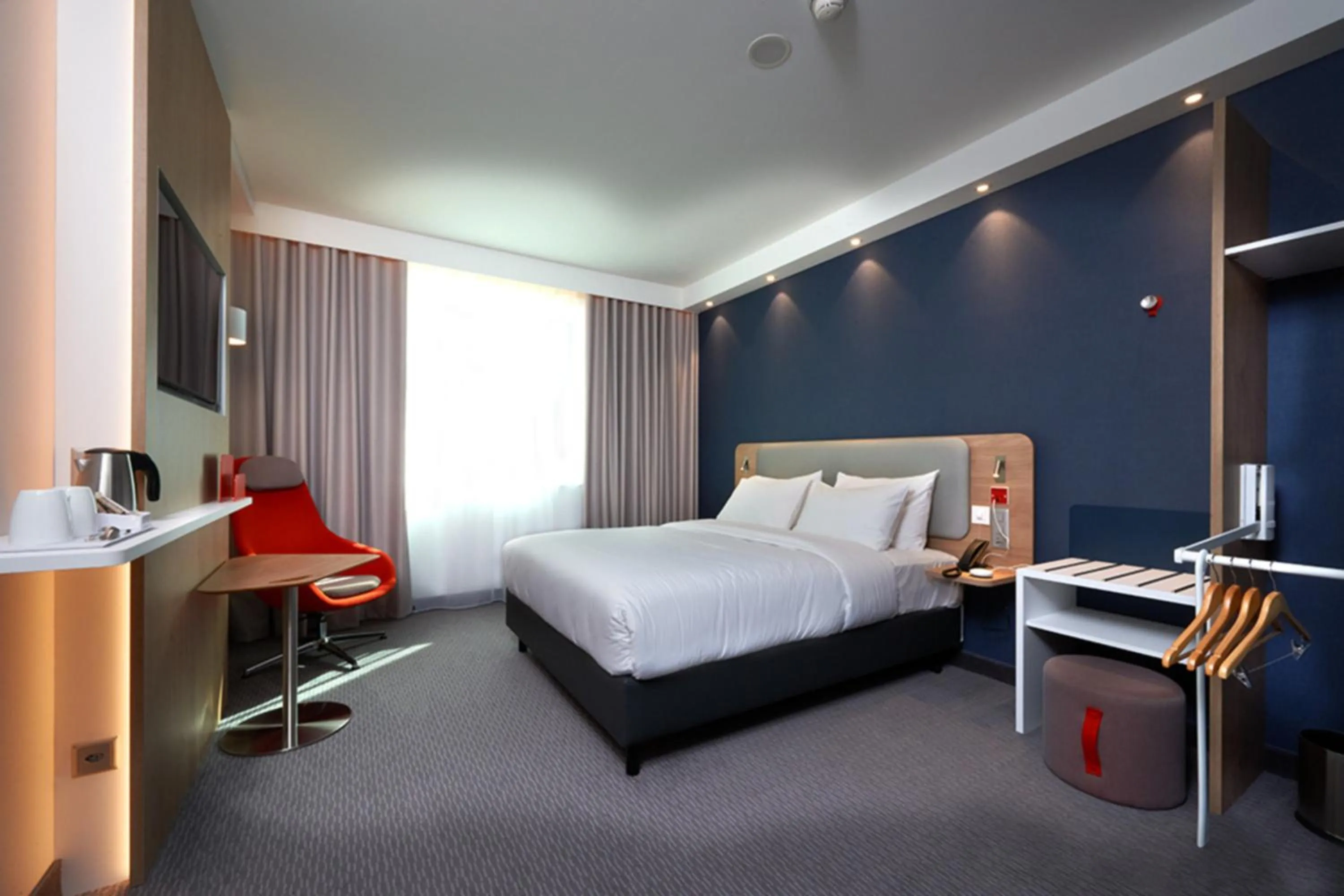 Standard Queen Room - Disability Access in Holiday Inn Express & Suites Monheim am Rhein by IHG