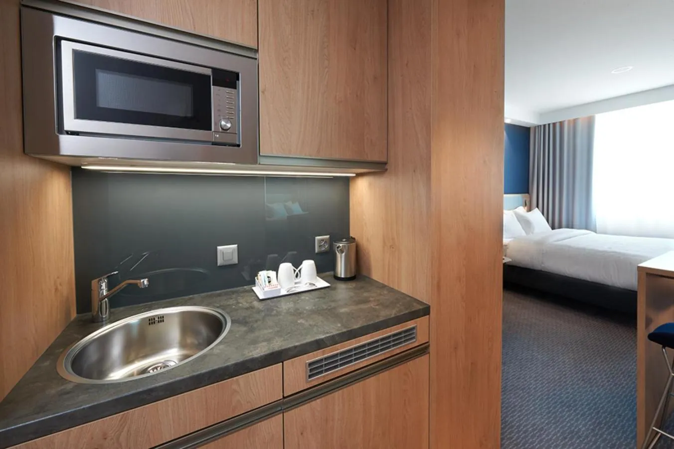 Queen Suite with Kitchenette in Holiday Inn Express & Suites Monheim am Rhein by IHG