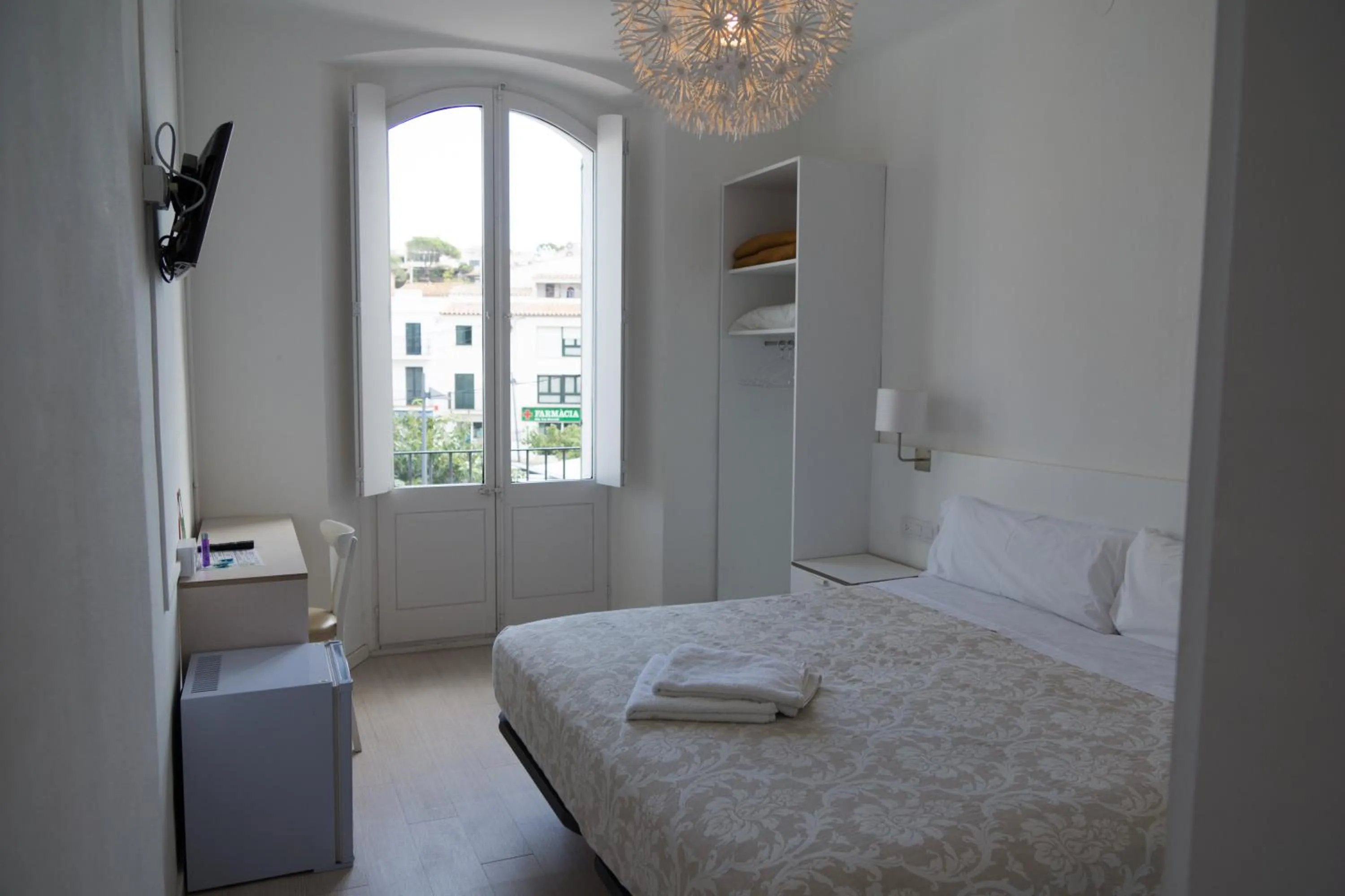 Double or Twin Room with Terrace in Hostal Marina Cadaqués
