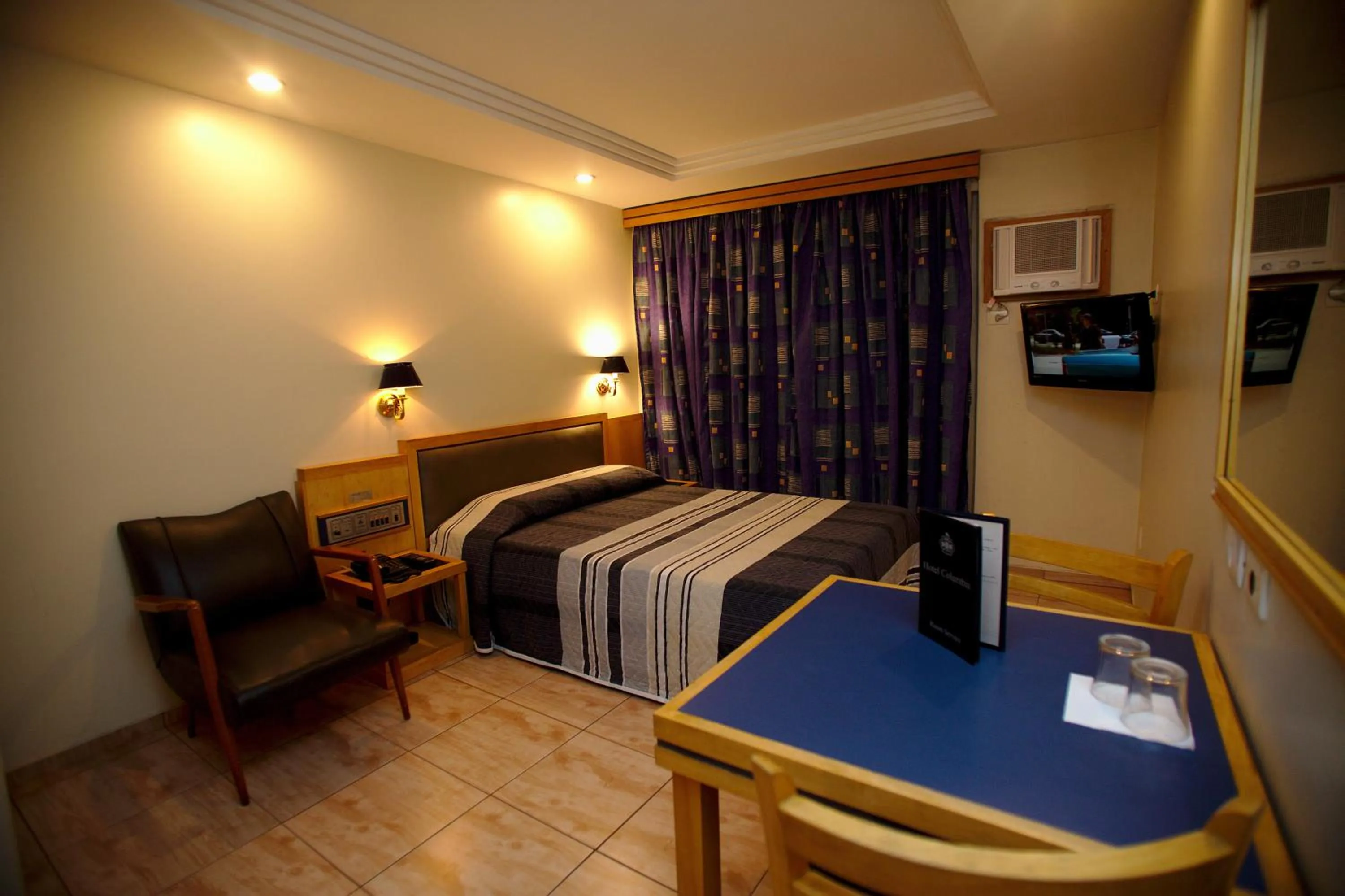 Standard Double Room with Double Bed in Hotel Columbia