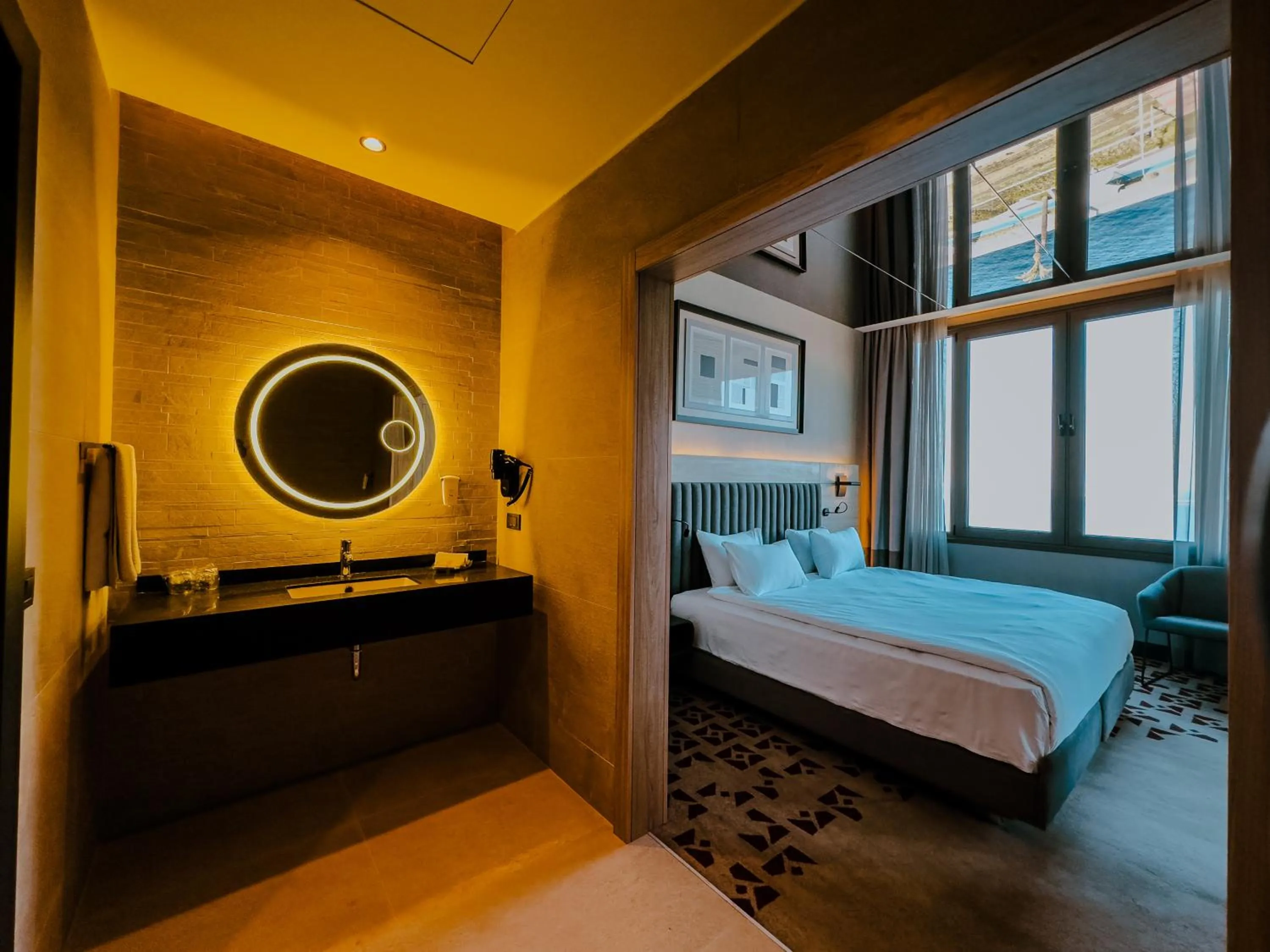 Deluxe King Room with Sea View in Best Western Plus Hotel Konak