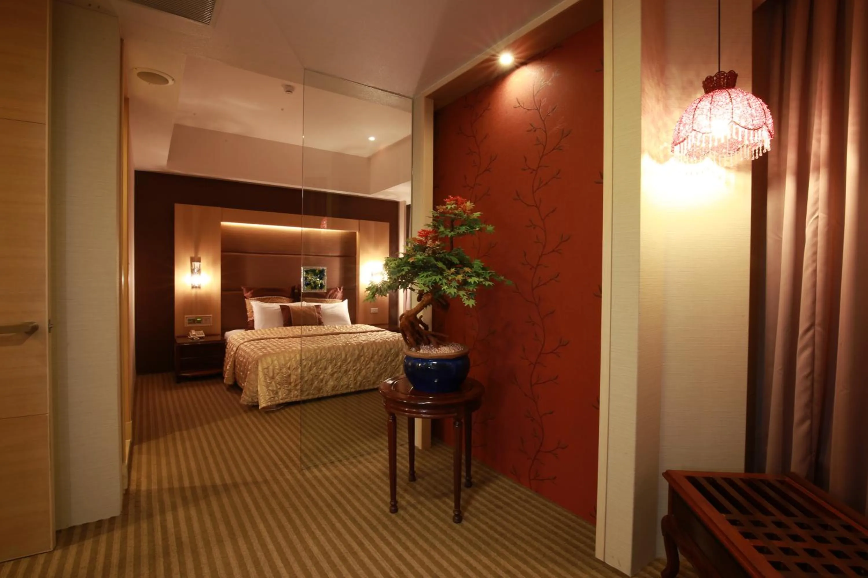 Luxury Suite in Highness Hotel