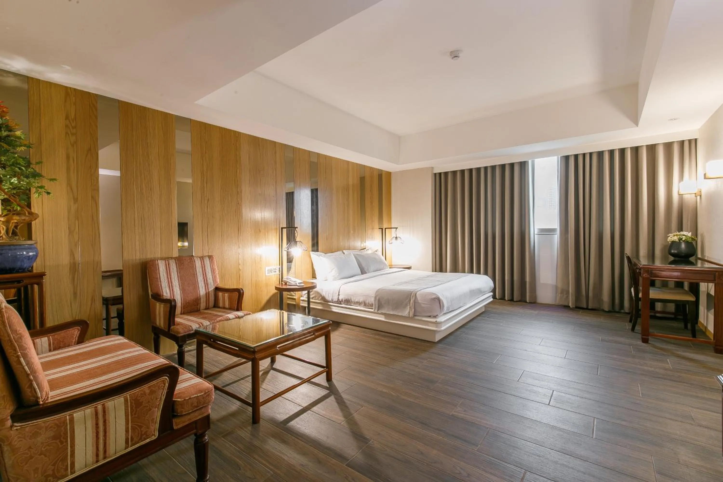 Deluxe Suite in Highness Hotel