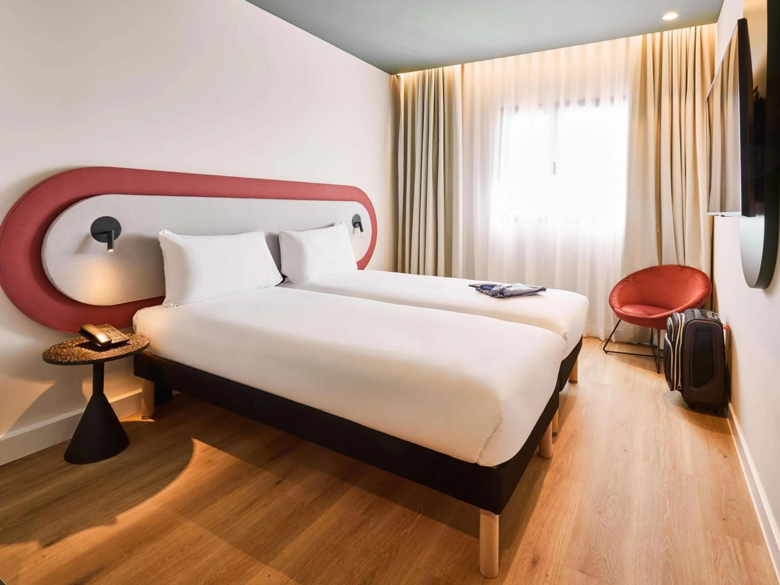 Standard Twin Room in Ibis Styles Madrid Airport Valdebebas
