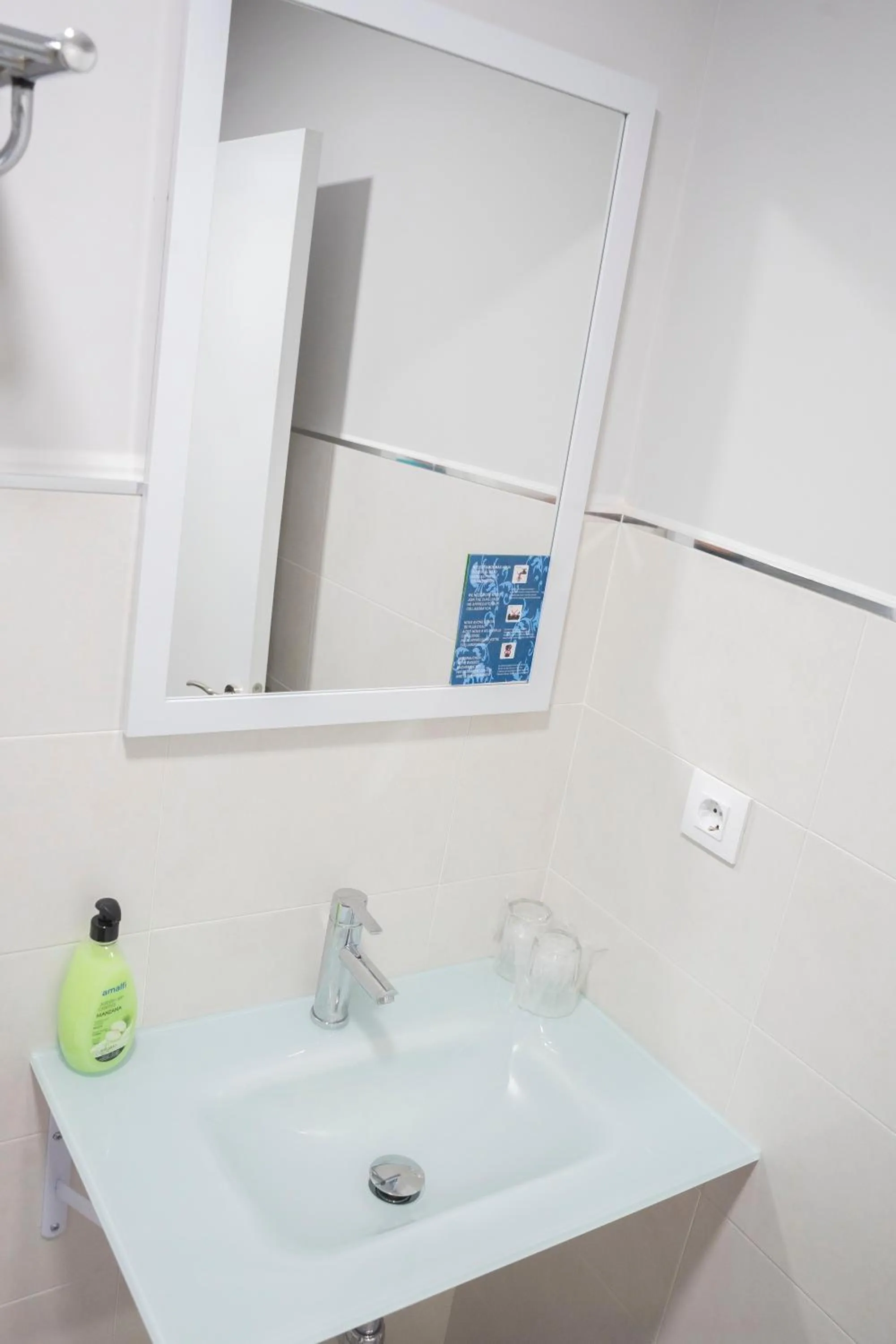 Triple Room with Bath in Hostal Goyesco Plaza