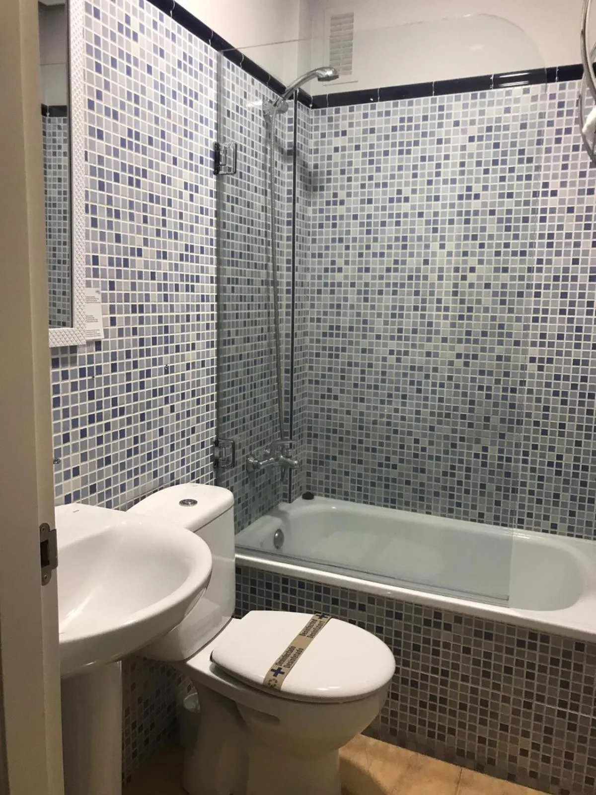 Double Room with Private Bathroom in Hostal Goyesco Plaza