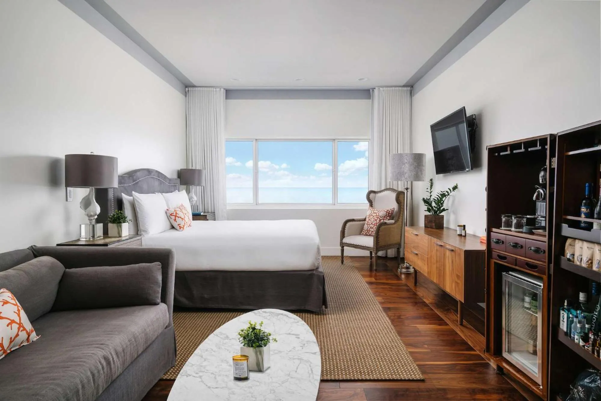 King Room Deluxe Ocean Front - single occupancy in Nautilus Sonesta Miami Beach