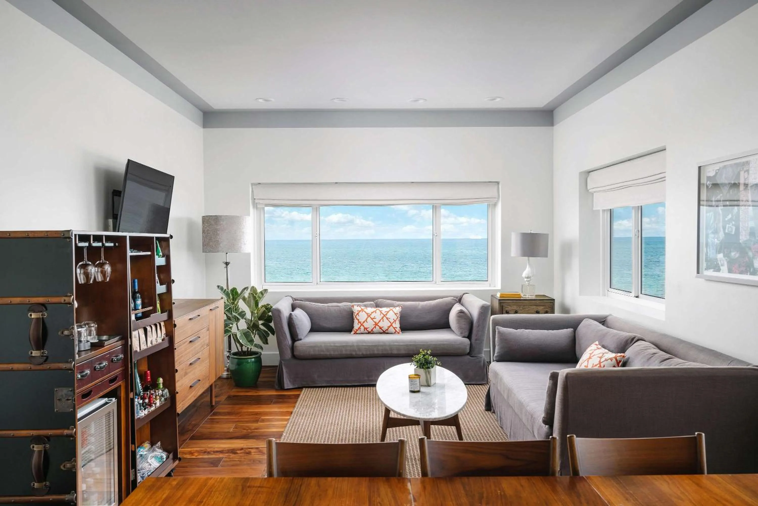 One Bedroom Suite Ocean Front in Nautilus Sonesta Miami Beach