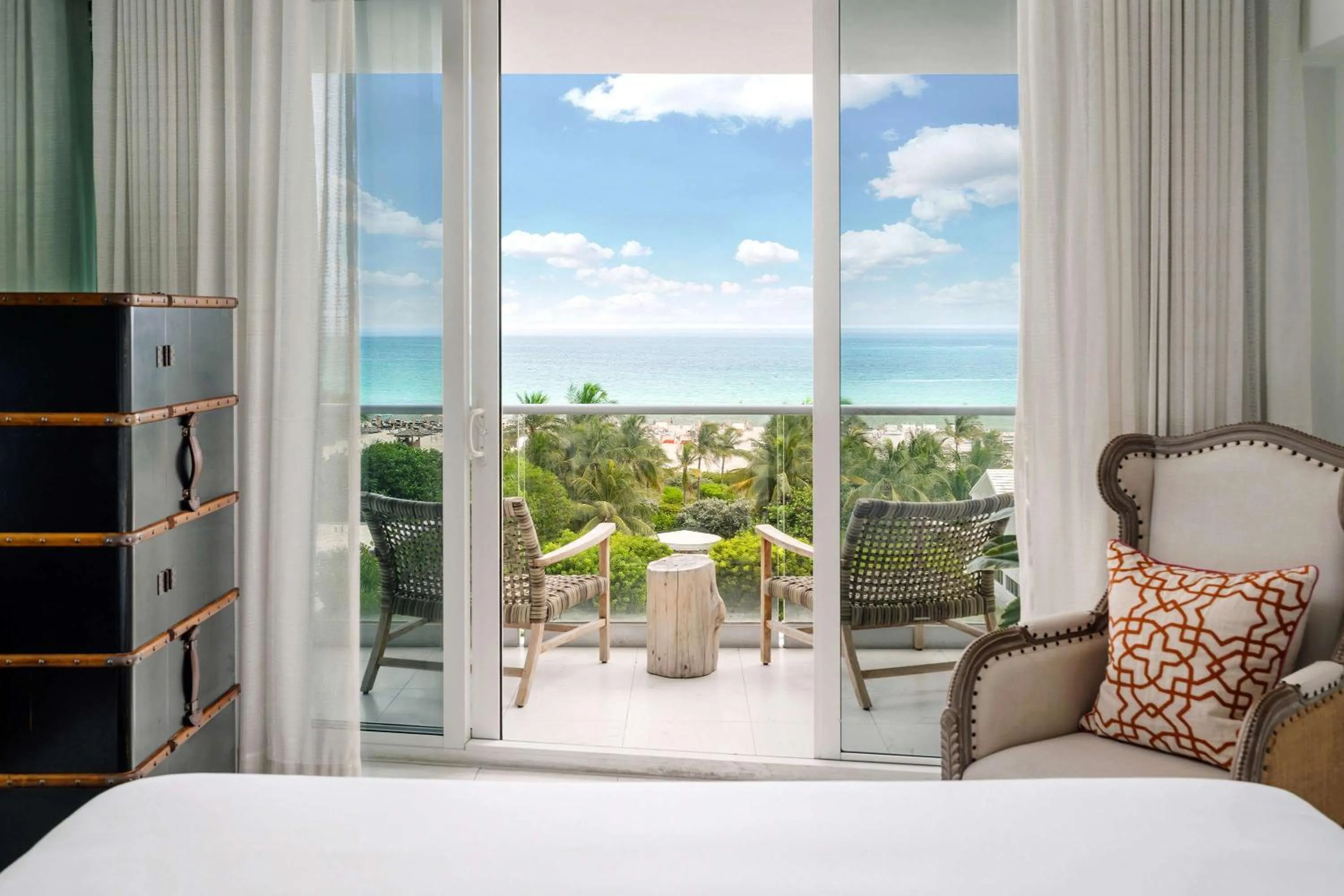 King Balcony Ocean Front - single occupancy in Nautilus Sonesta Miami Beach