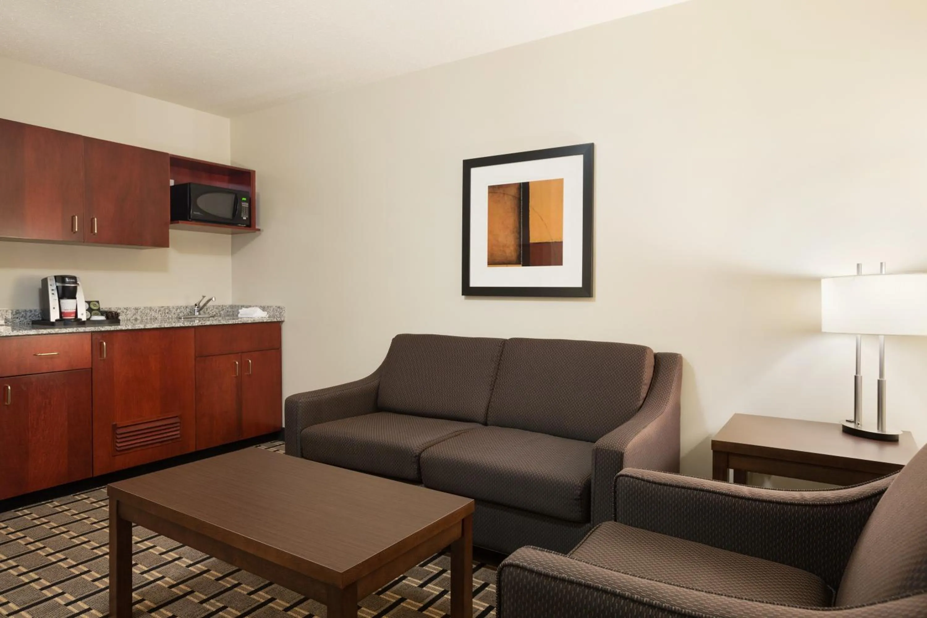 One-Bedroom Queen Suite - Non-Smoking in Ramada by Wyndham Edson