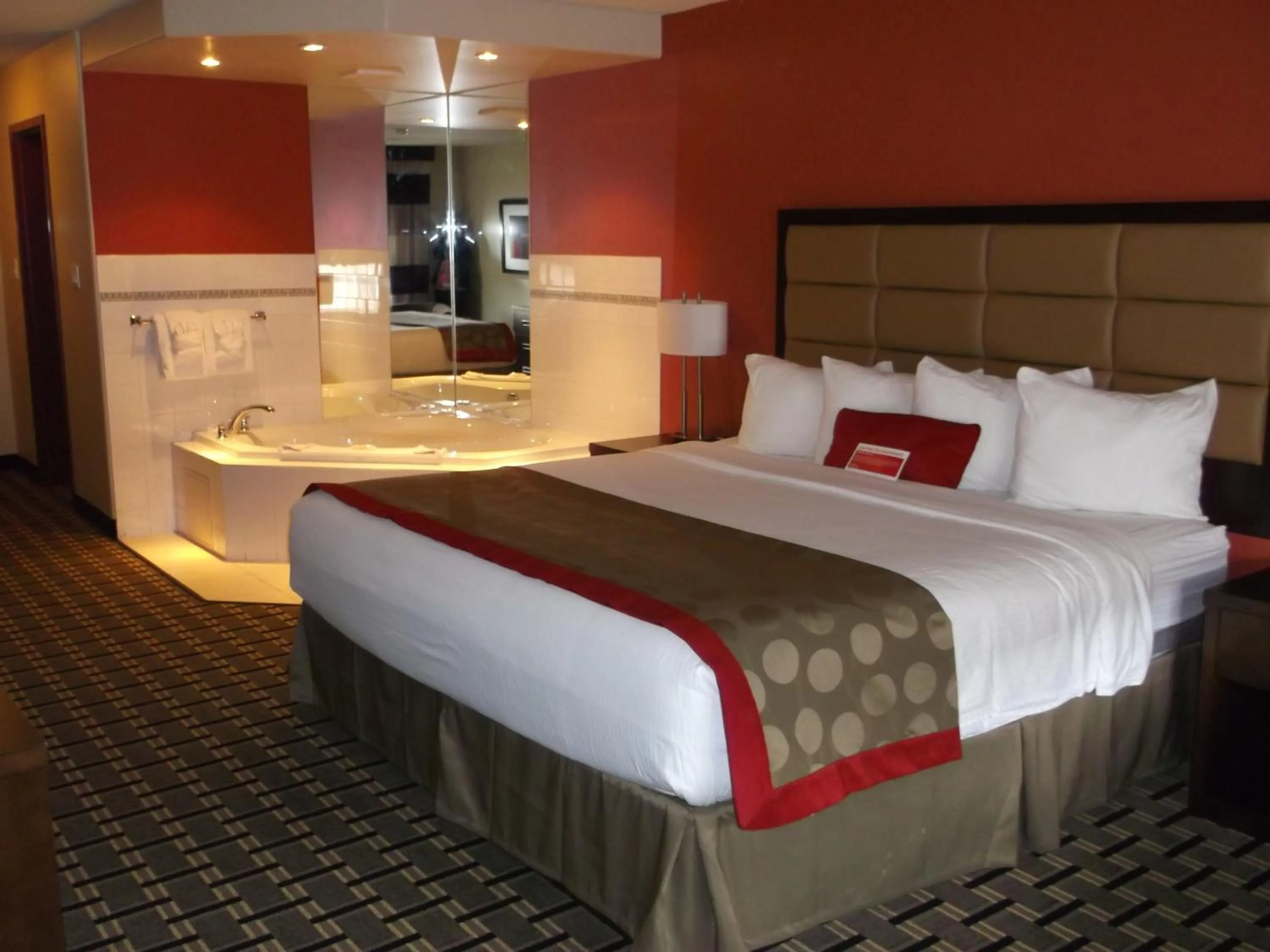 Studio King Suite - Non-Smoking in Ramada by Wyndham Edson