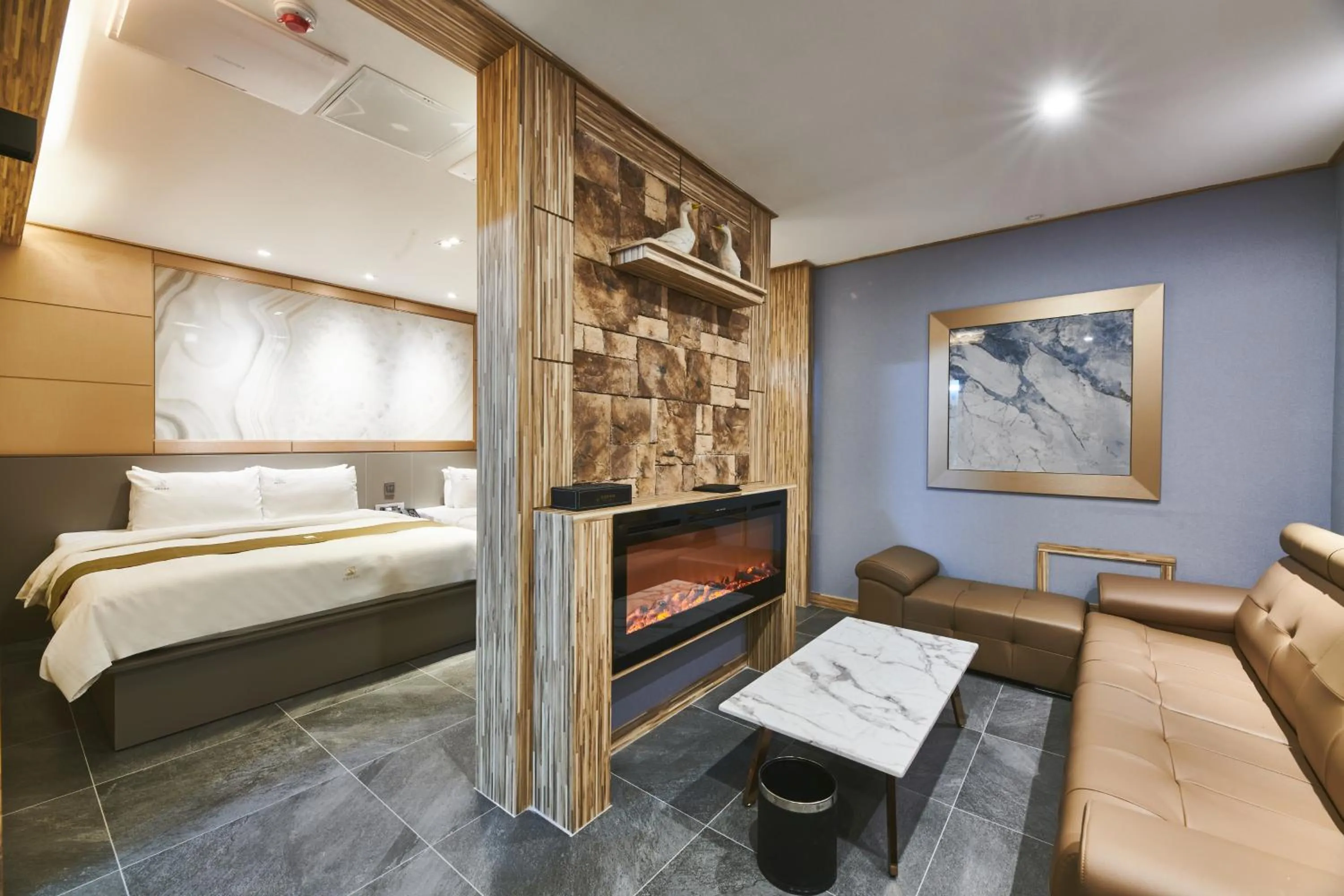 Luxury Suite - Breakfast for 1 person in Aura Hotel