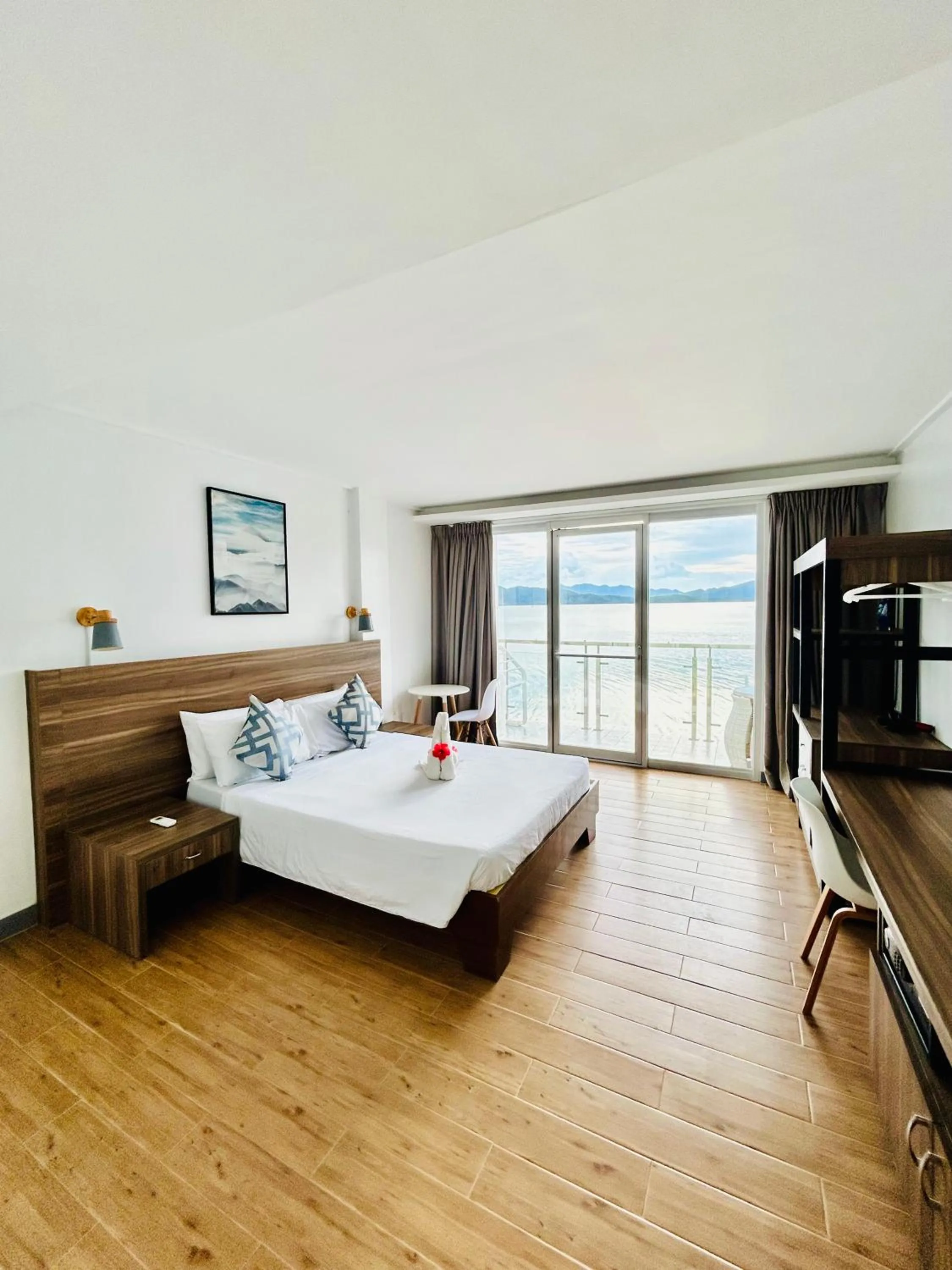 Queen Suite with Sea View in Coron Underwater Garden Resort