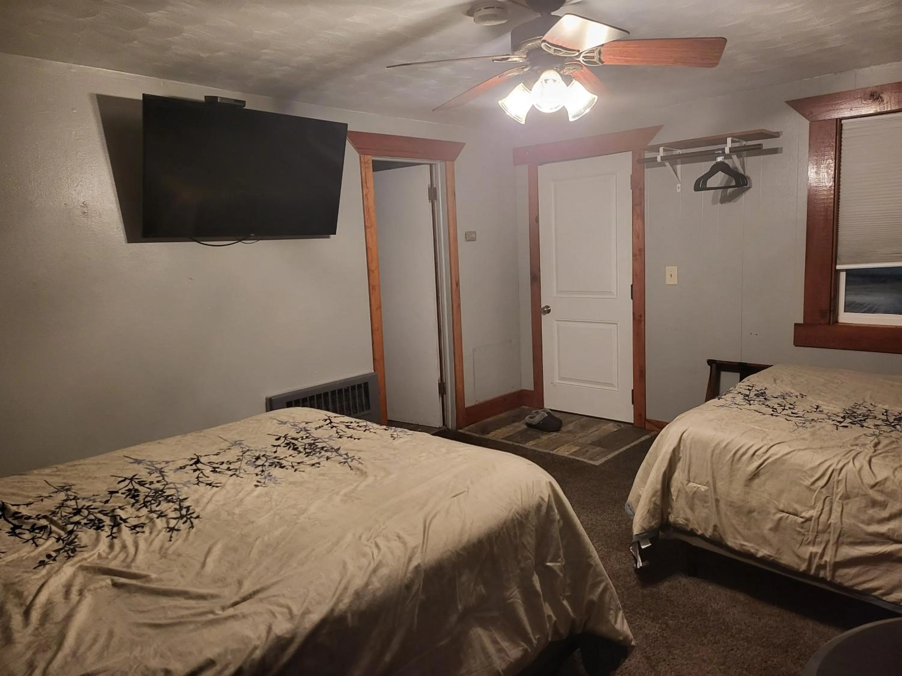 2 Queen Beds Non-Smoking in KJ's Inn and Suites By OYO Gettysburg US Hwy 212