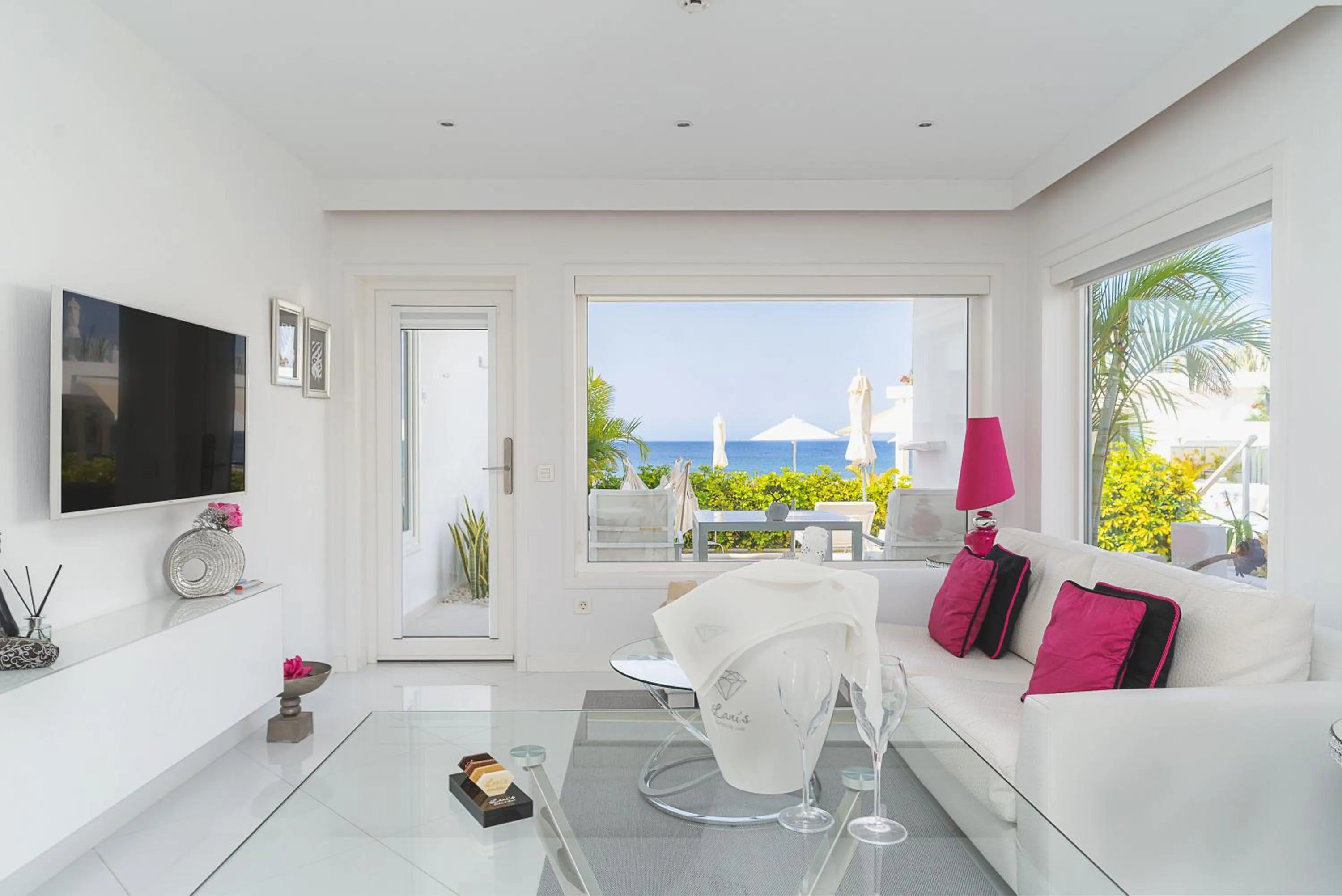 Suite Master 2 Bedroom with Hot Tub & Sea View in Lani's Suites de Luxe - Adults Only