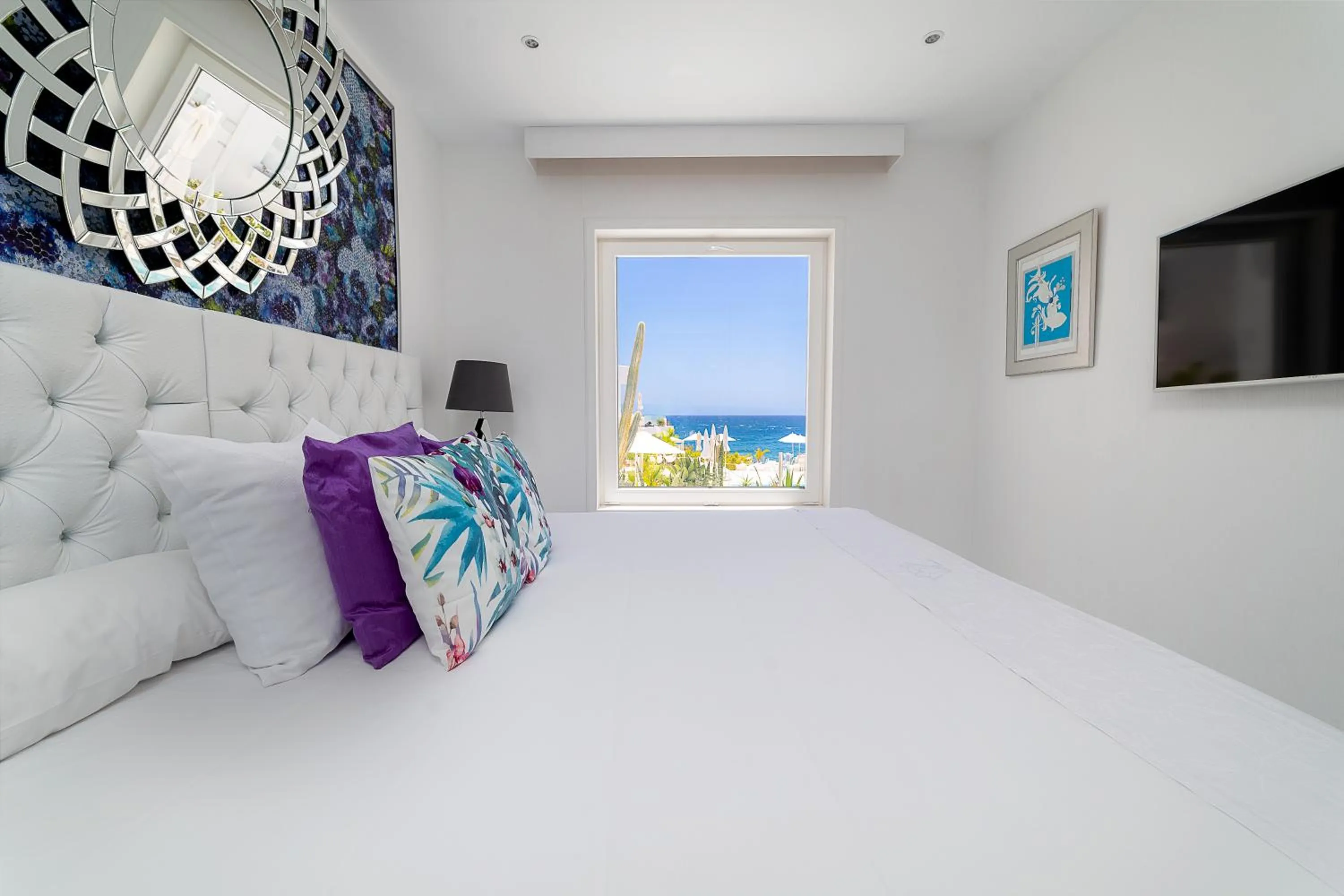 Deluxe 1 bedroom Suite with Hot Tub and Sea View in Lani's Suites de Luxe - Adults Only